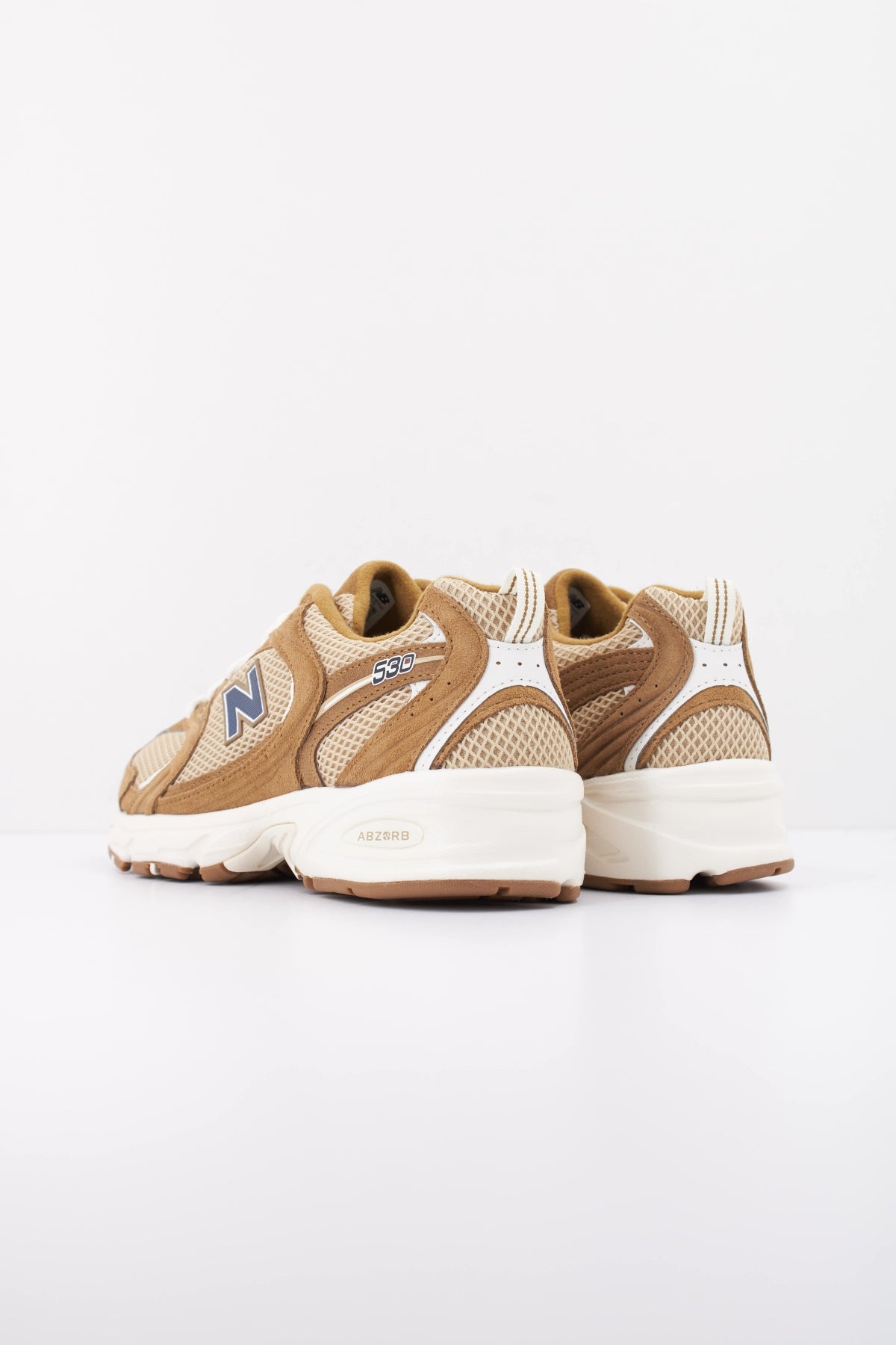 NEW BALANCE U SCC DEPORTIVO en color MARRON CLARO (4)