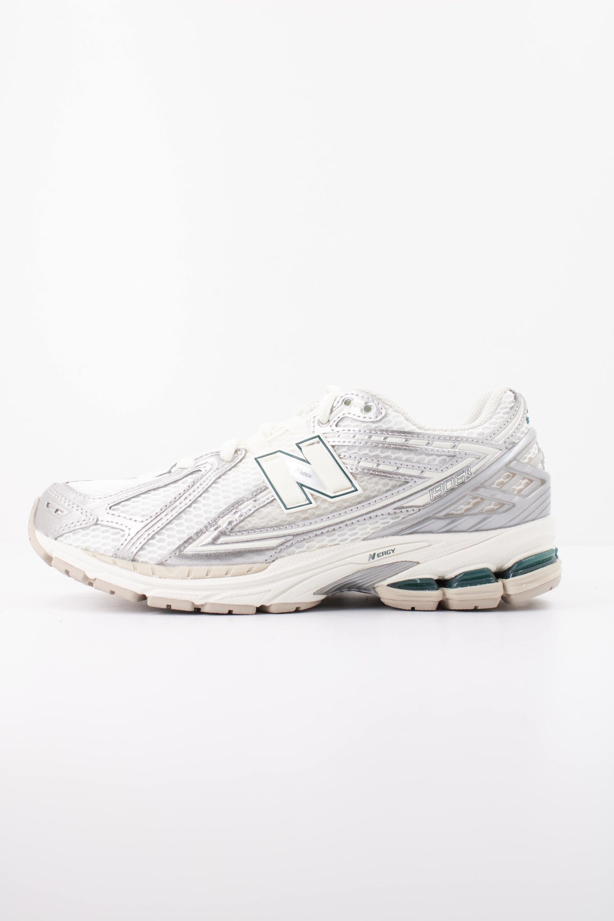 NEW BALANCE M en color PLATA (1)