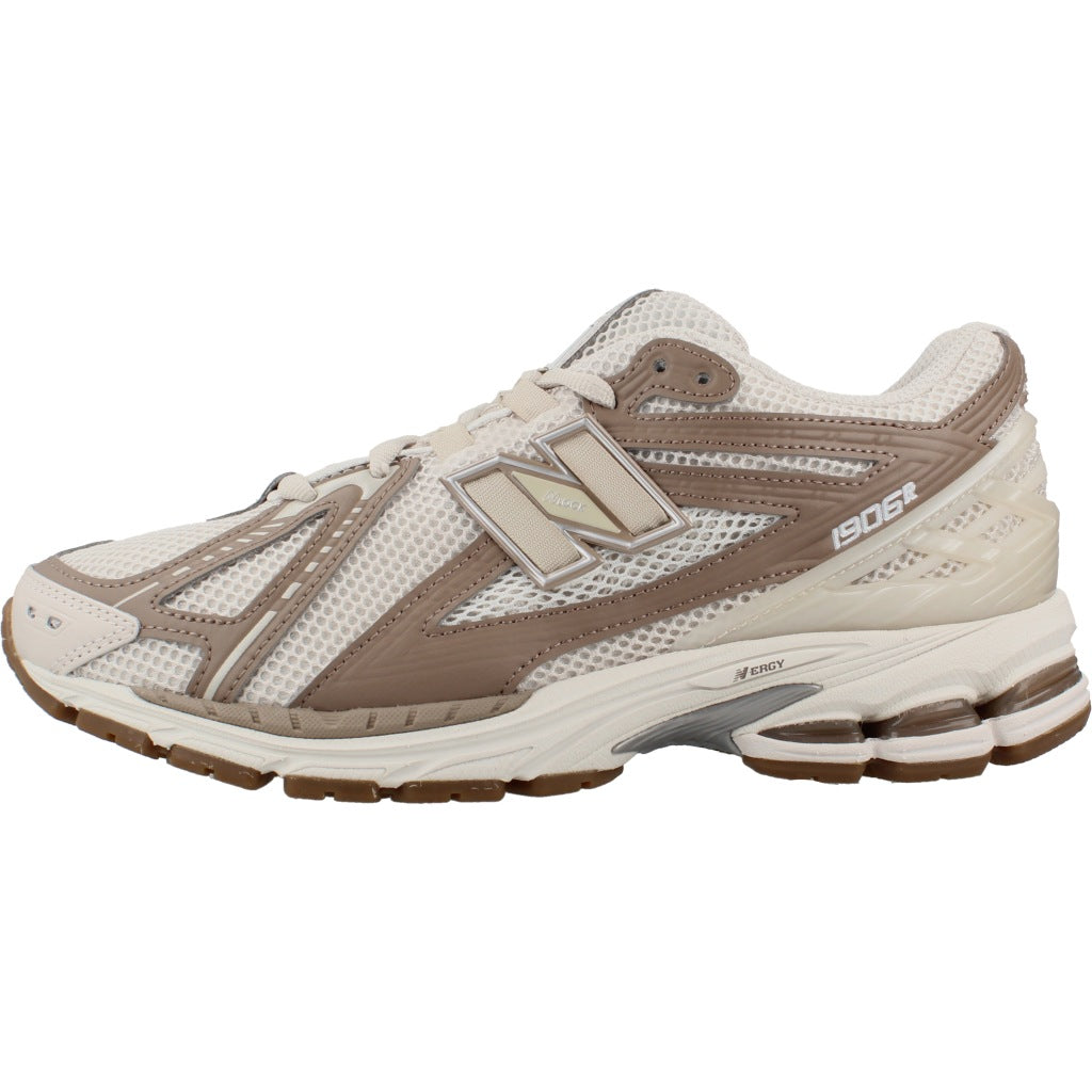NEW BALANCE U FG DEPORTIVO en color BEIS (2)