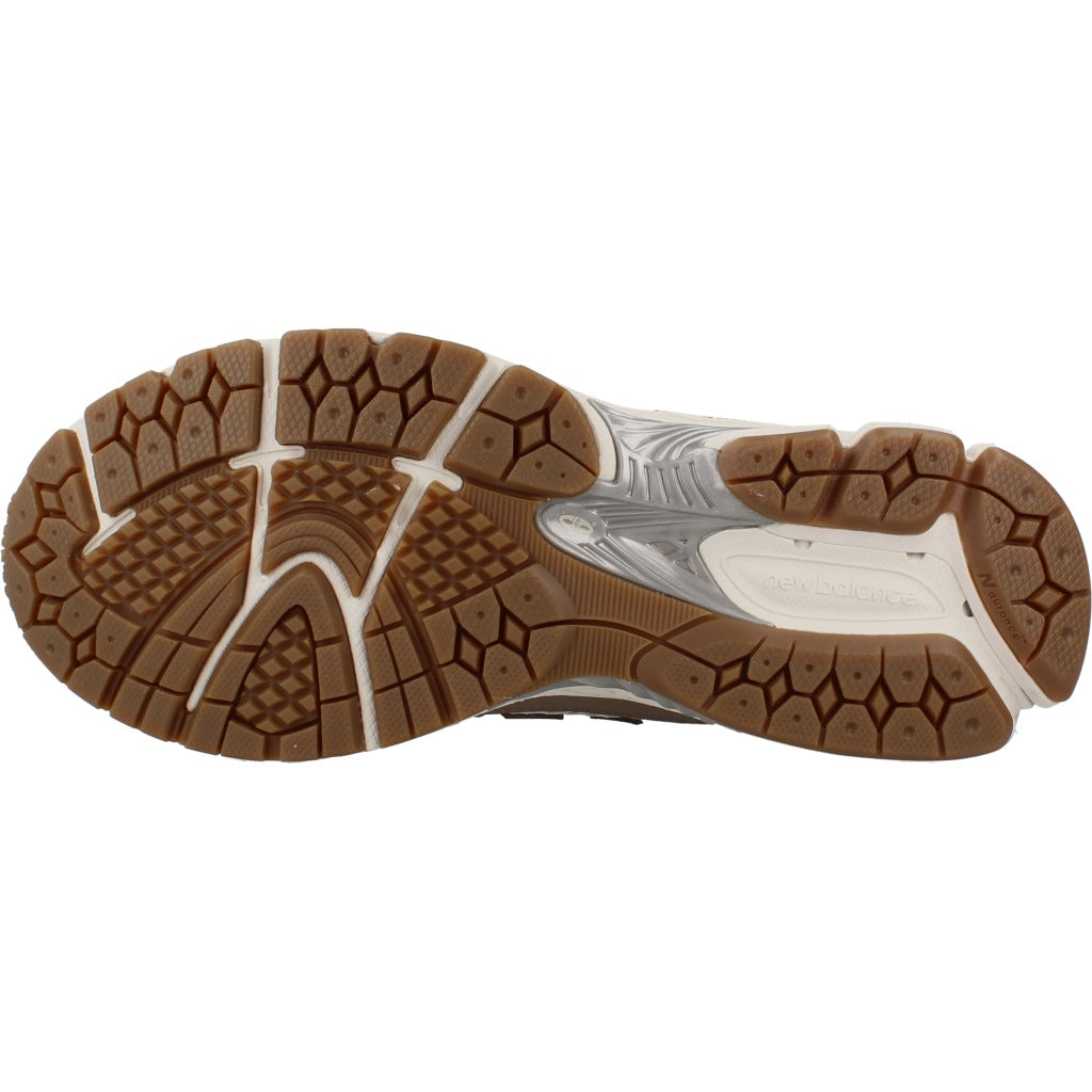 NEW BALANCE U FG DEPORTIVO en color BEIS (6)