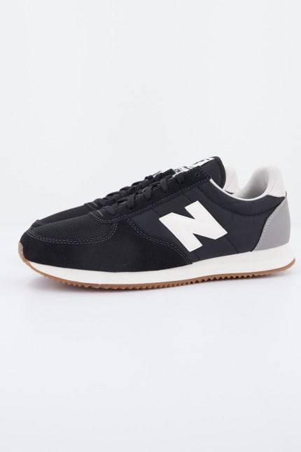 NEW BALANCE U HB en color NEGRO (1)