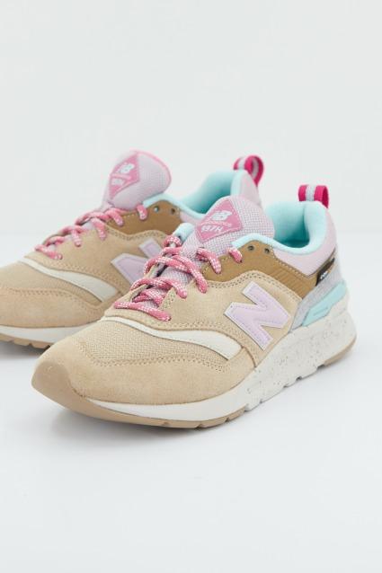 NEW BALANCE CW HOA en color MARRON CLARO (2)
