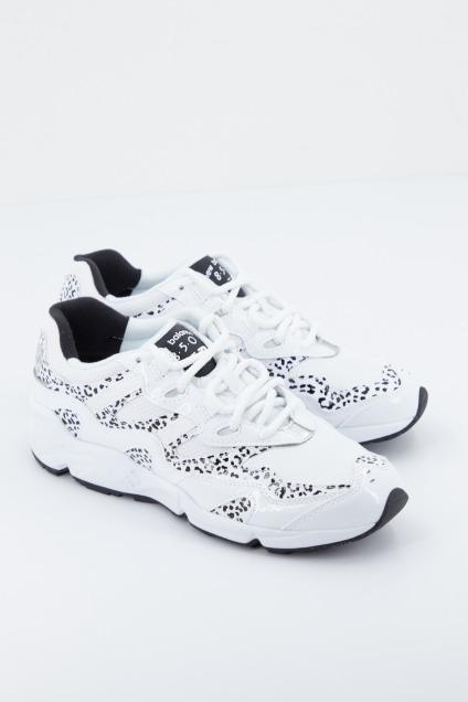 NEW BALANCE WL LBC en color BLANCO (1)