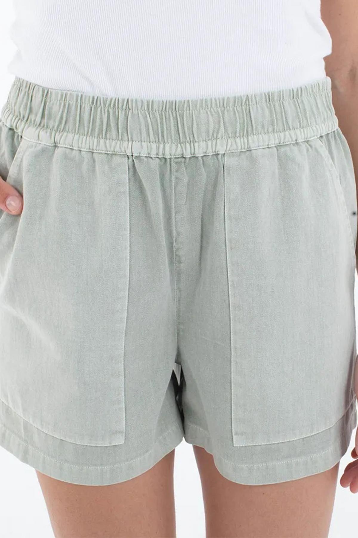 HURLEY WAVY DAYS SHORT en color VERDE (1)