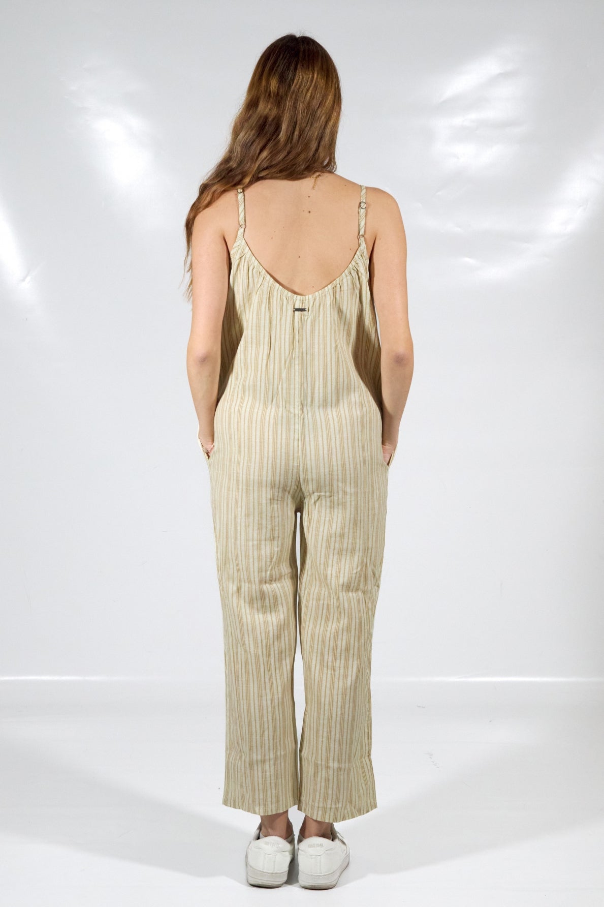 HURLEY NEW HEIGHTS JUMPSUIT en color BEIS (3)
