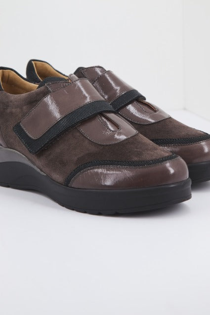 PIESANTO P en color MARRON (2)