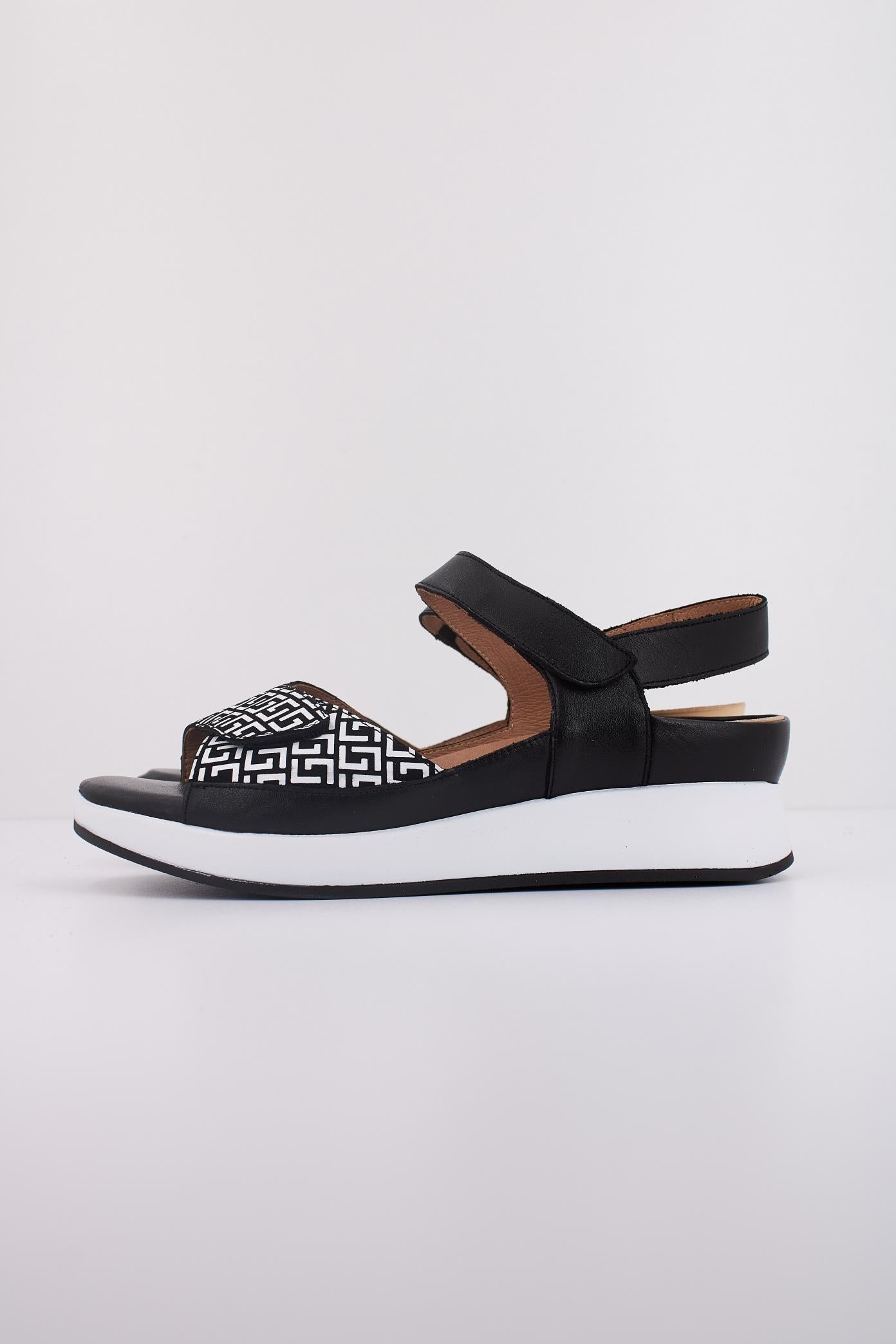 PIESANTO P en color NEGRO (1)