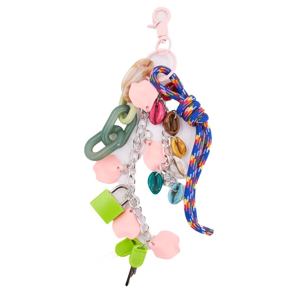 STICKY BESTIE BAG CHARM en color ROSA (4)