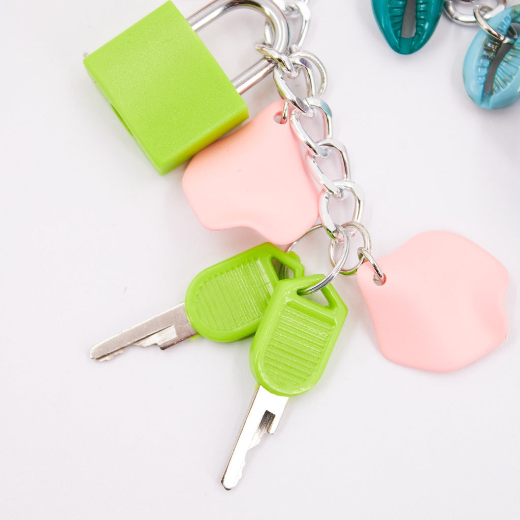 STICKY BESTIE BAG CHARM en color ROSA (5)