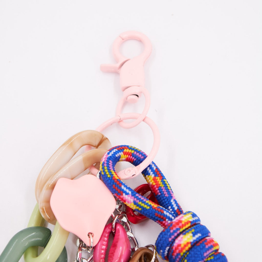 STICKY BESTIE BAG CHARM en color ROSA (6)