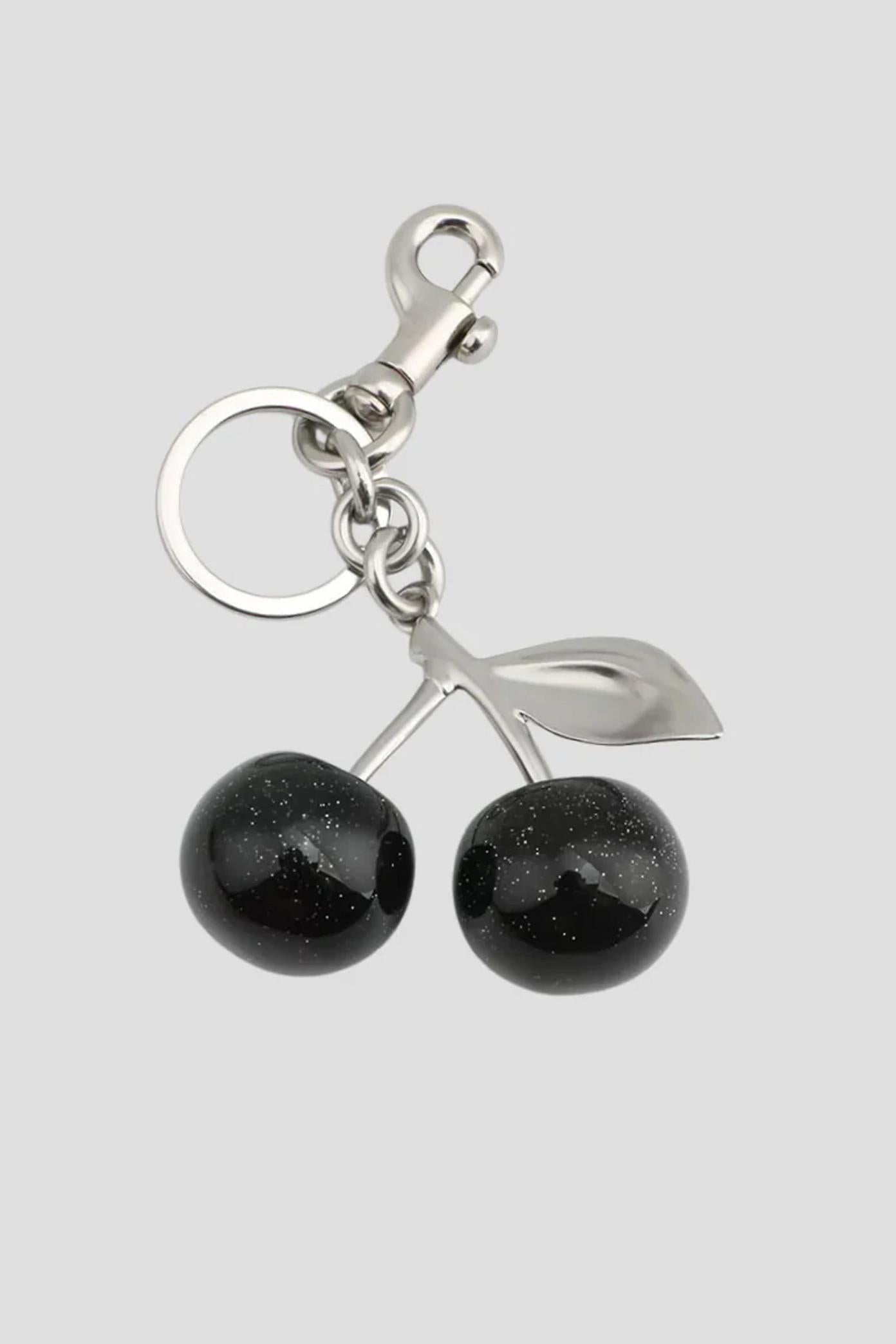 STICKY BESTIE CHERRY CHARM en color NEGRO (1)
