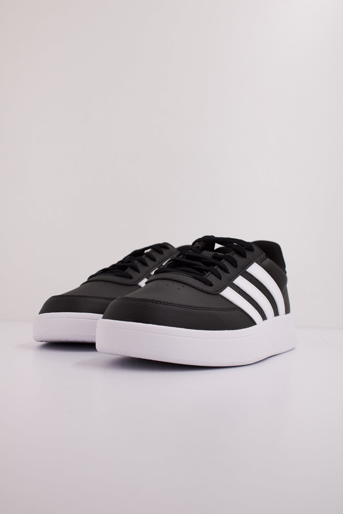 ADIDAS BREAKNET . en color NEGRO (2)