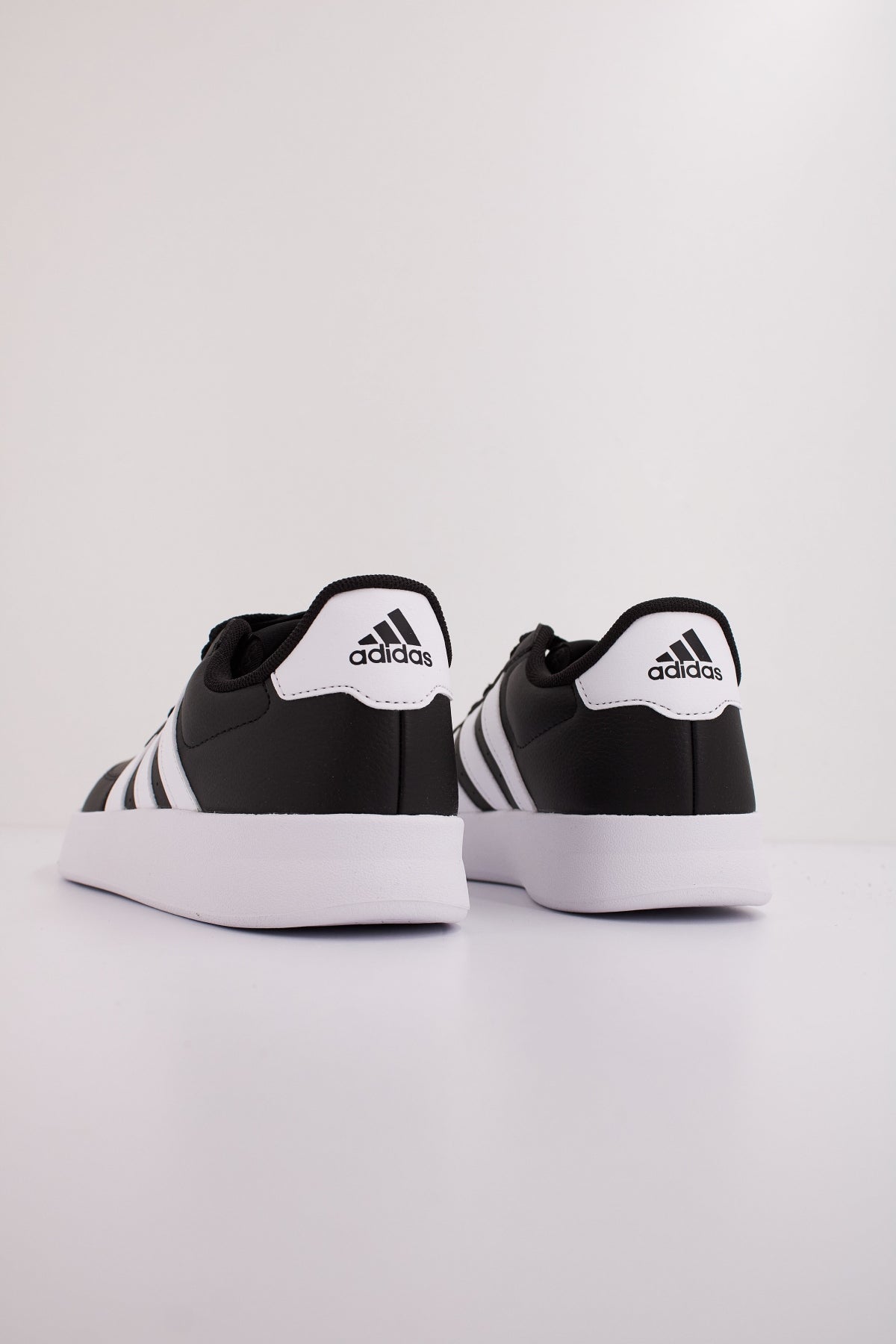 ADIDAS BREAKNET . en color NEGRO (4)