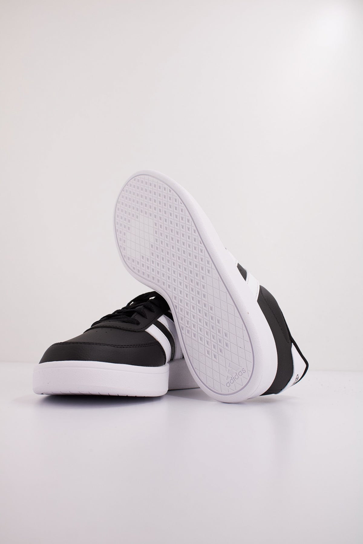 ADIDAS BREAKNET . en color NEGRO (5)