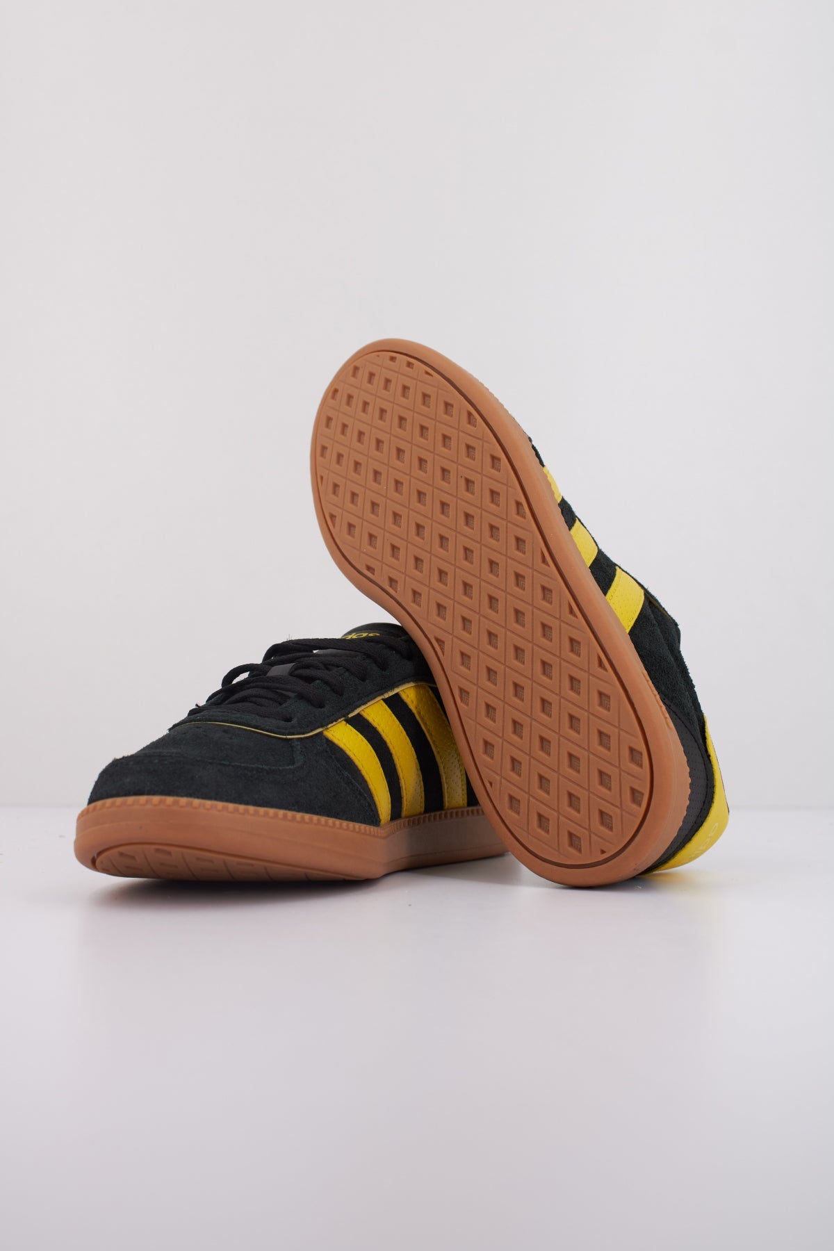 ADIDAS BREAKNET SLEEK en color NEGRO (5)