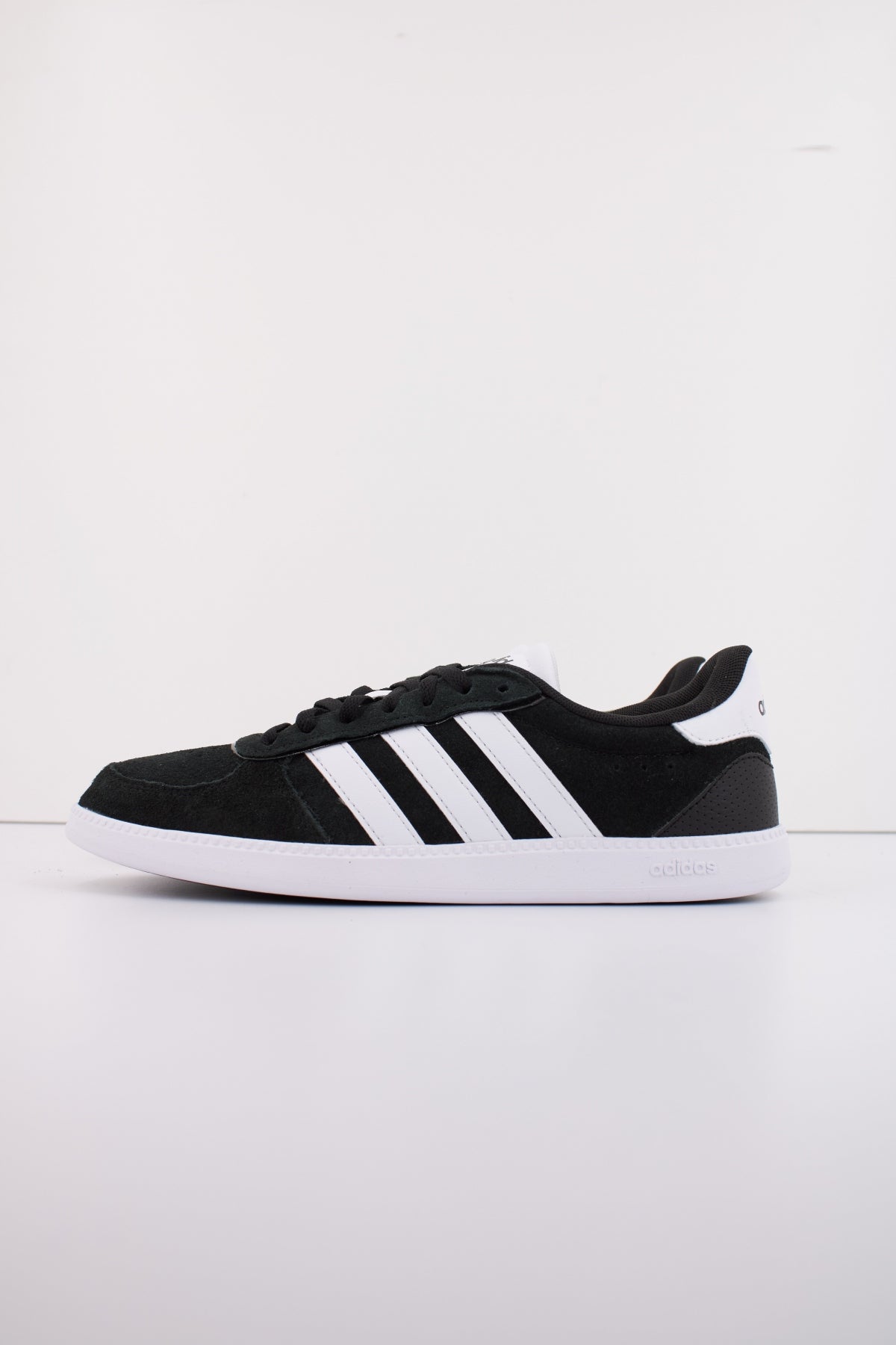 ADIDAS BREAKNET SLEEK en color NEGRO (1)
