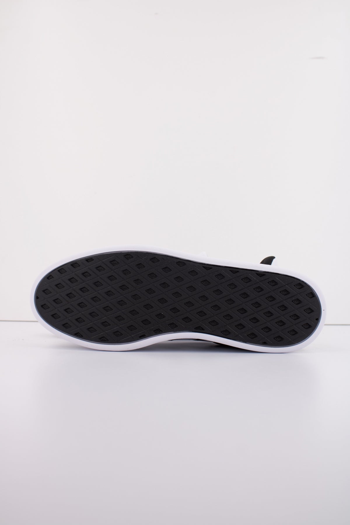 ADIDAS BREAKNET SLEEK en color NEGRO (5)