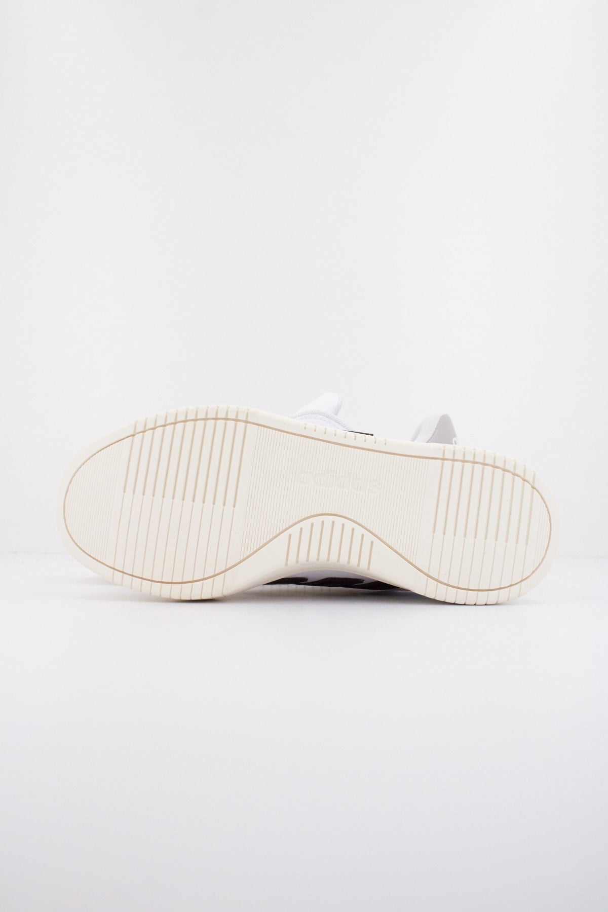 ADIDAS COURTBLOCK BOLD en color BLANCO (5)