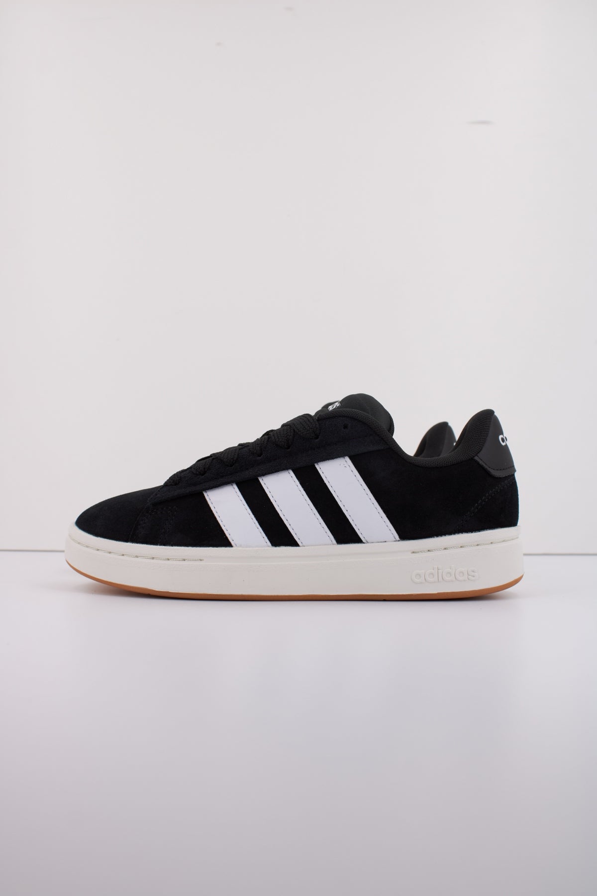 ADIDAS GRAND COURT ALPHA en color NEGRO (1)