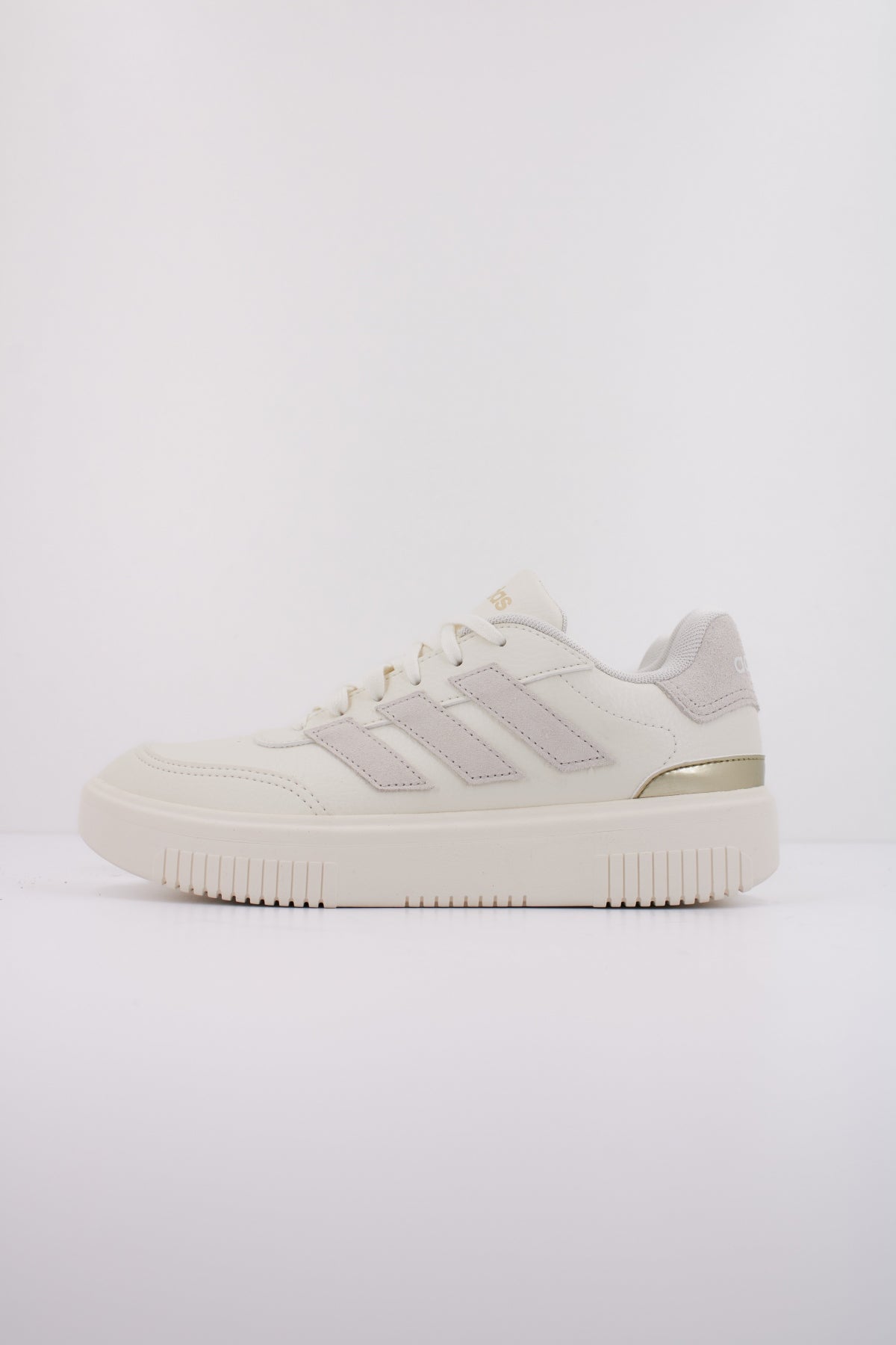 ADIDAS COURTBLOCK BOLD en color BEIS (1)
