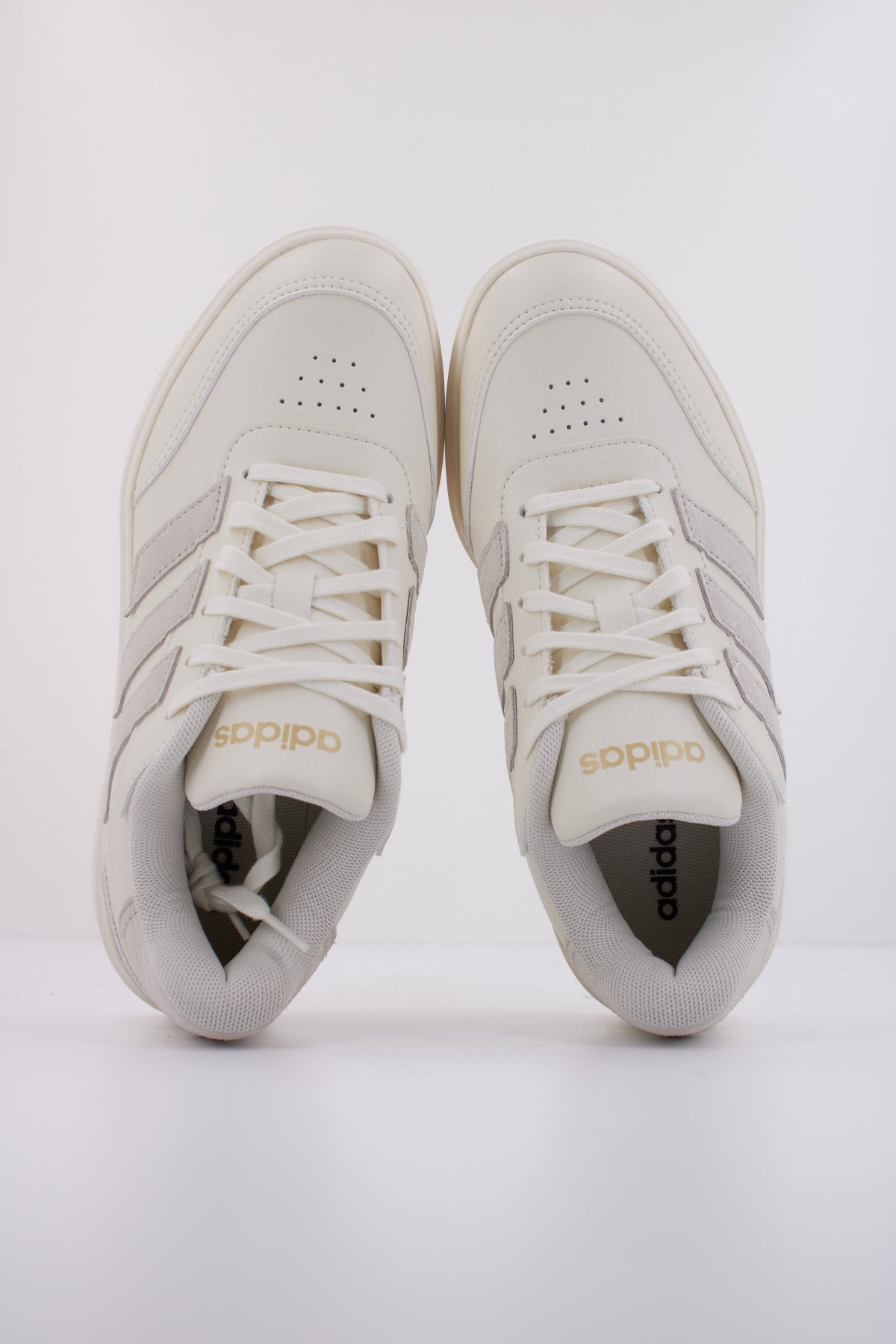 ADIDAS COURTBLOCK BOLD en color BEIS (3)