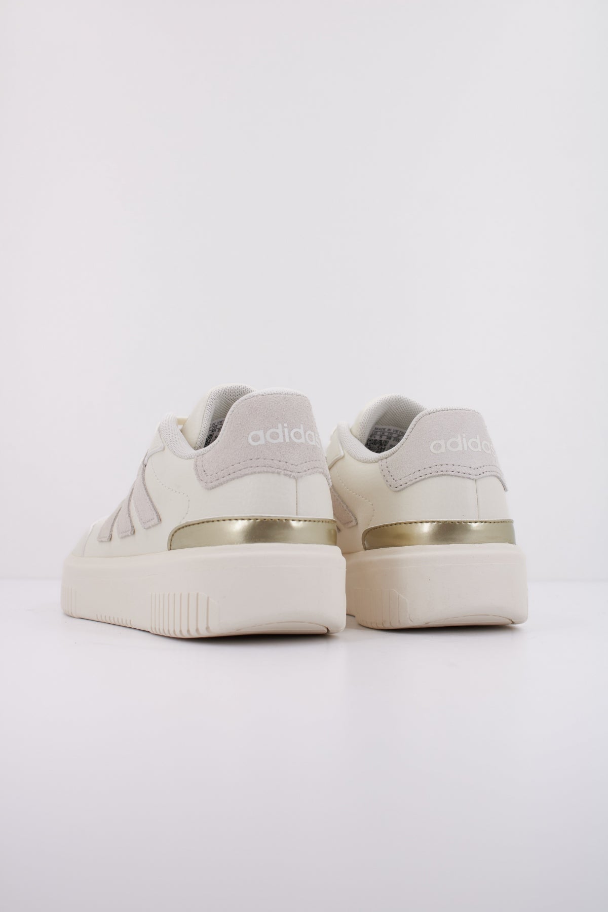 ADIDAS COURTBLOCK BOLD en color BEIS (4)