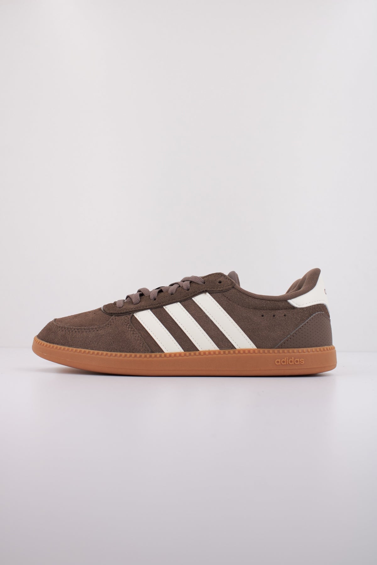 ADIDAS BREAKNET SLEEK en color MARRON (1)