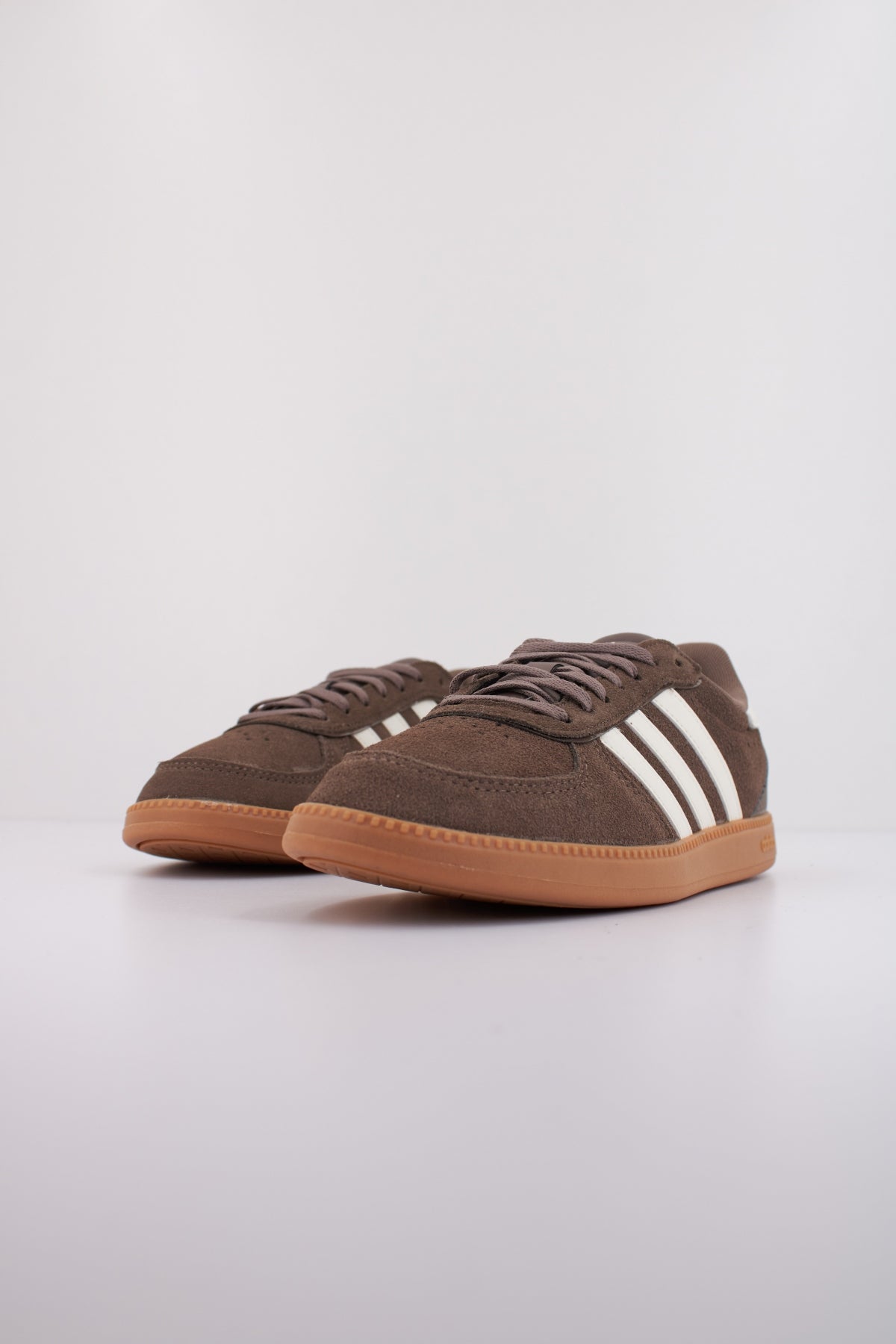 ADIDAS BREAKNET SLEEK en color MARRON (2)