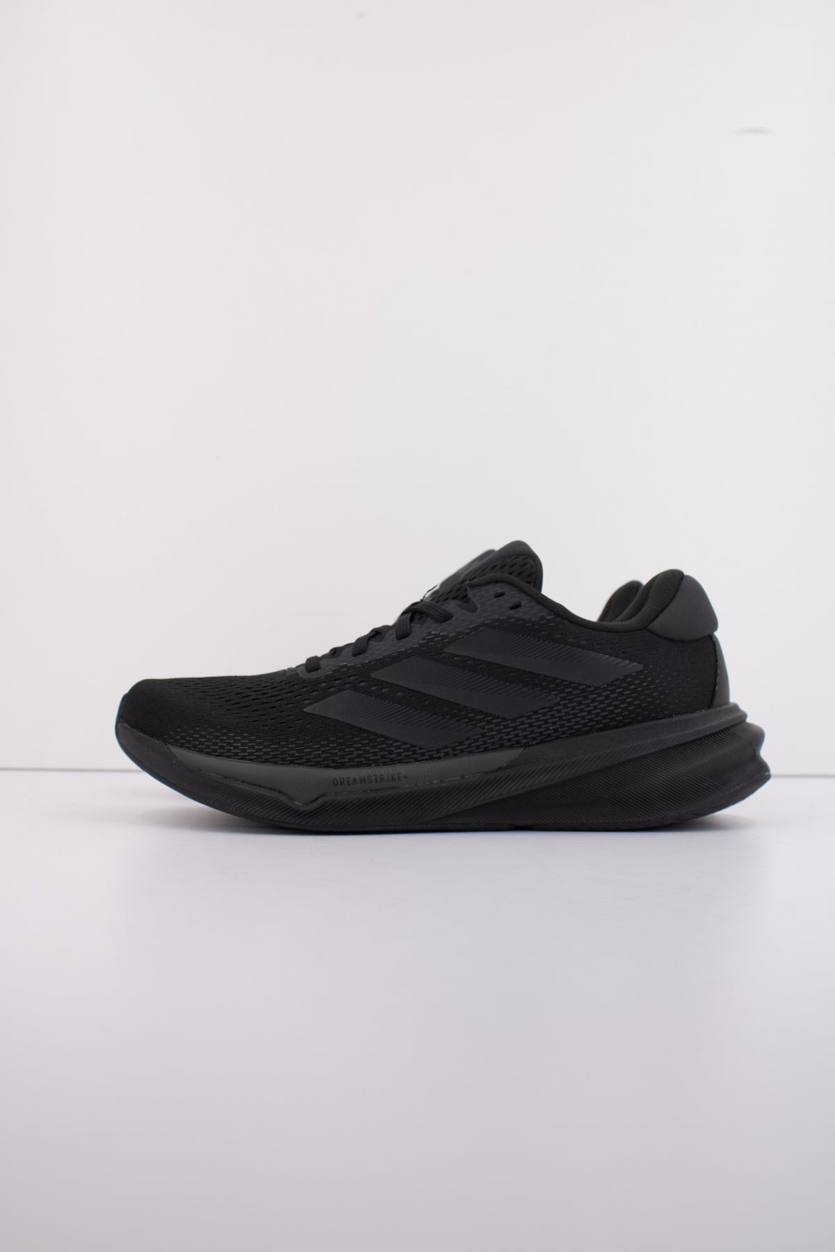 ADIDAS SUPERNOVA STRIDE en color NEGRO (1)