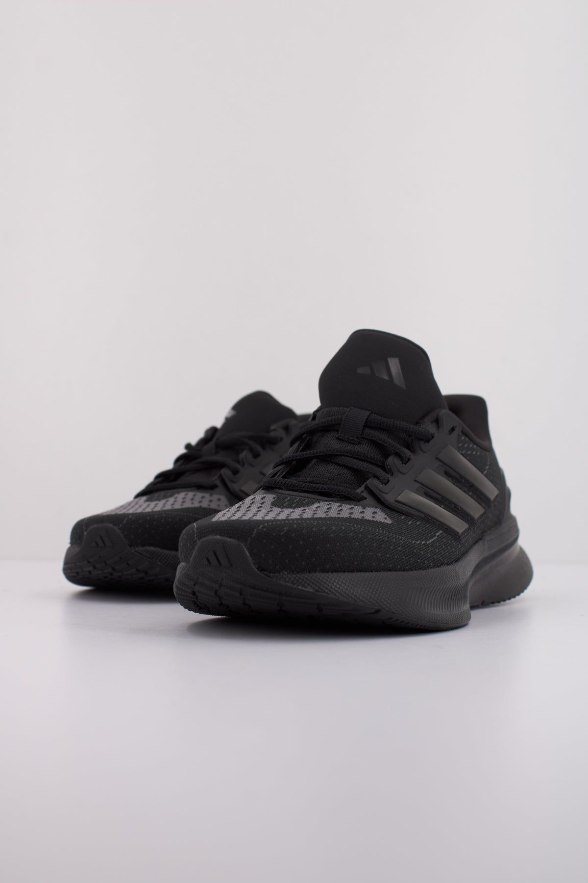 ADIDAS ULTRARUN W en color NEGRO (2)
