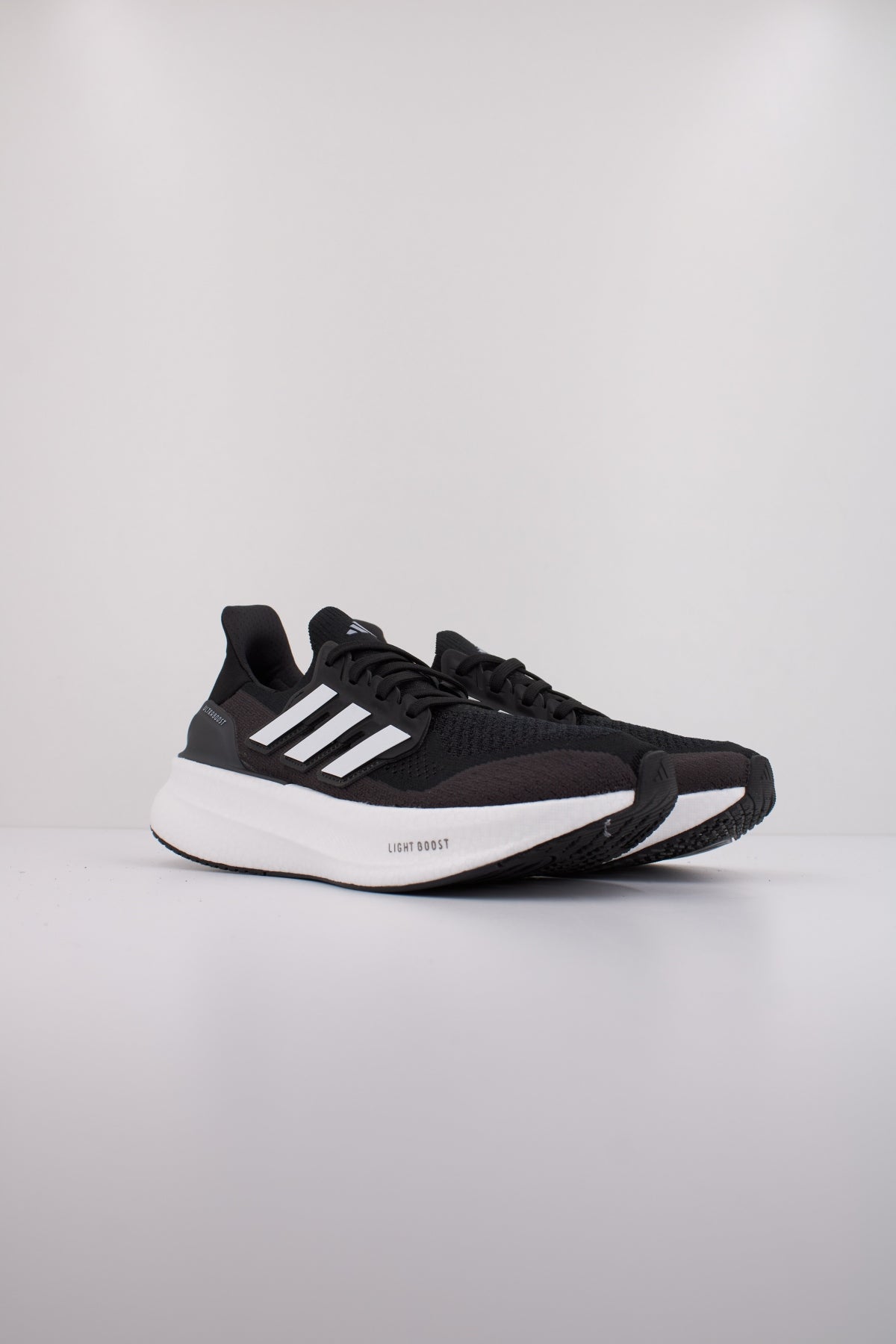 ADIDAS ULTRABOOST W en color NEGRO (2)