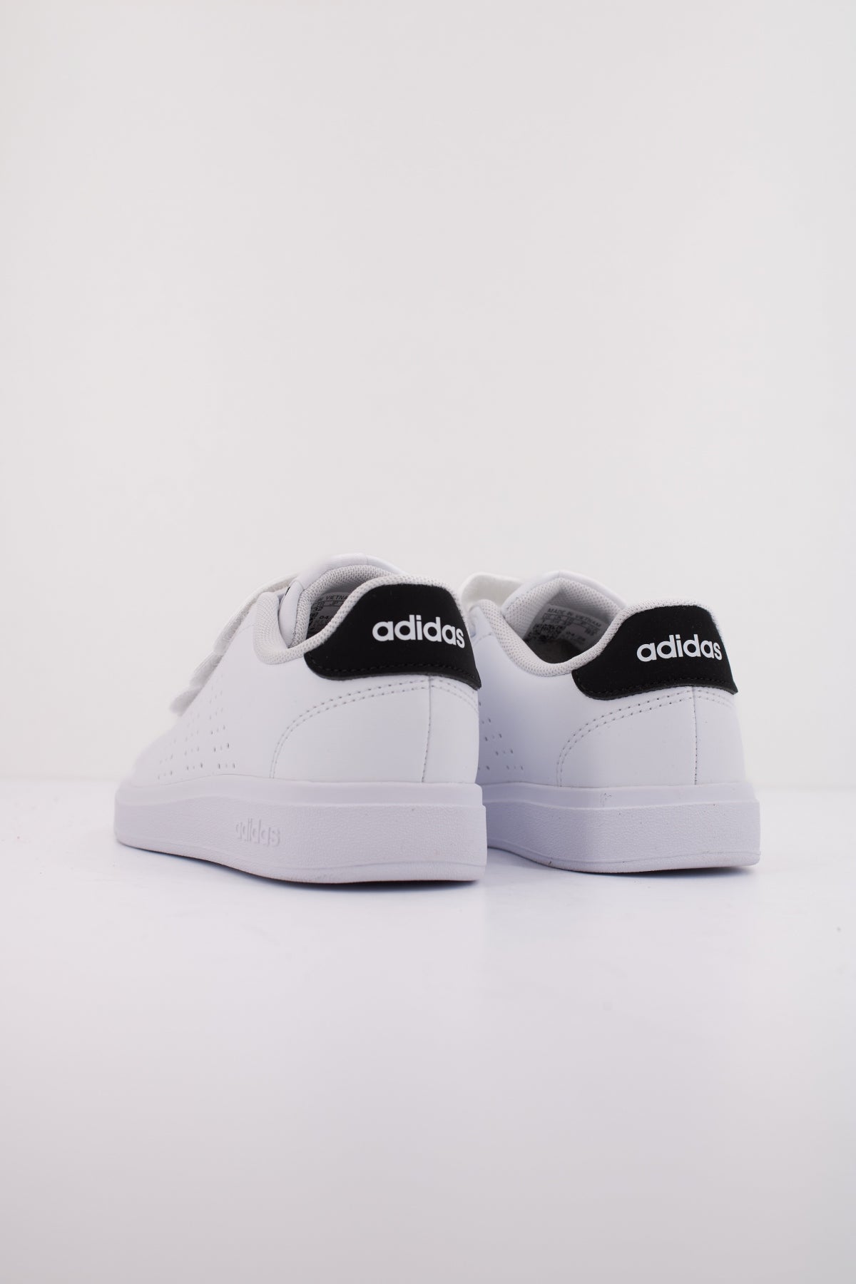 ADIDAS ADVANTAGE BASE . en color BLANCO (4)