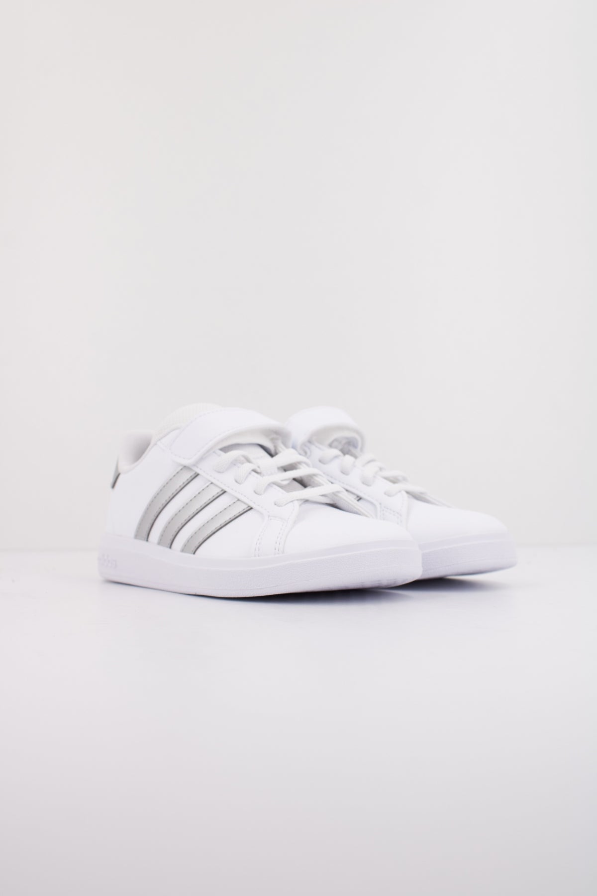 ADIDAS GRAND COURT . EL en color BLANCO (2)