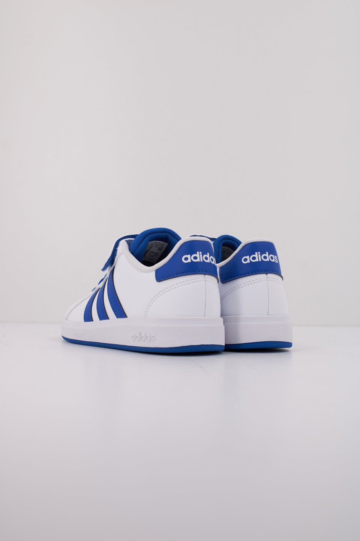 ADIDAS GRAND COURT . EL en color BLANCO (4)