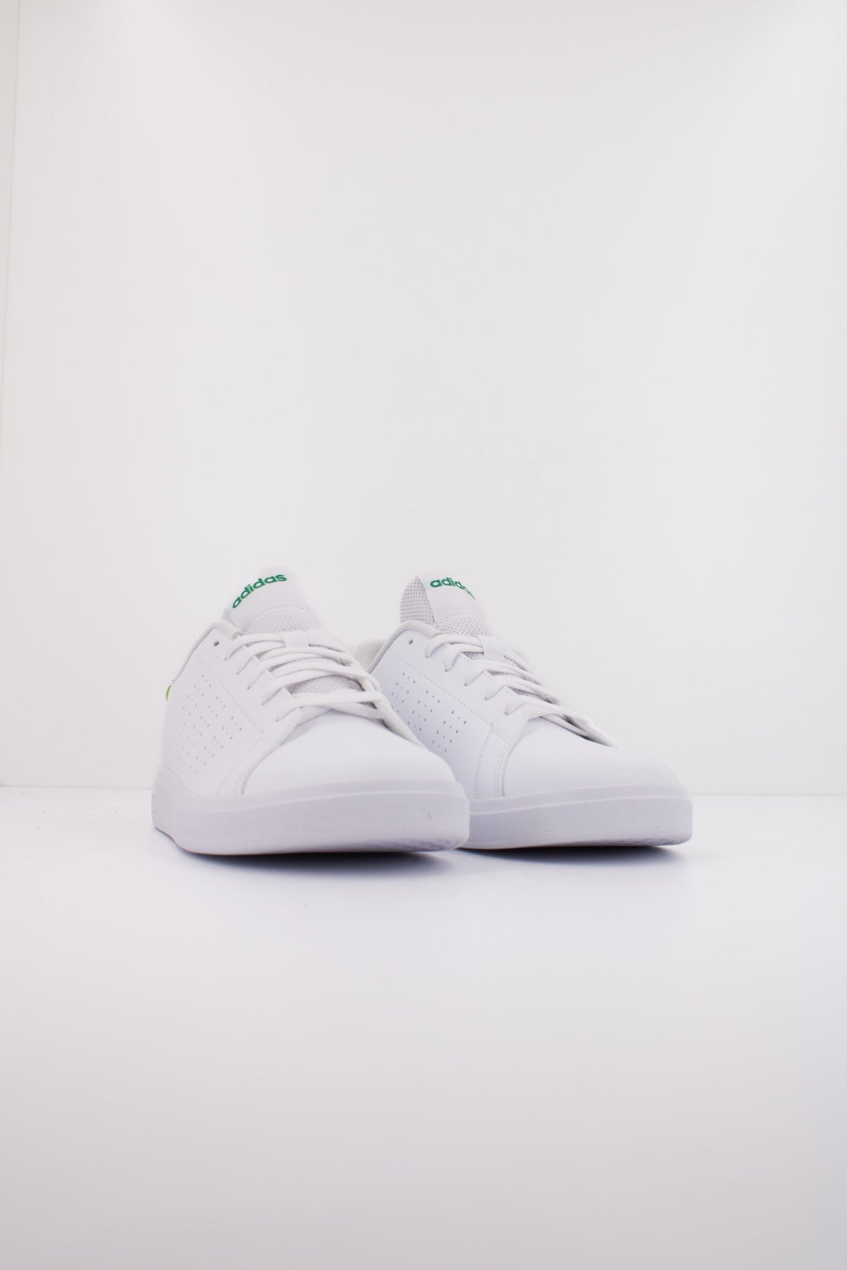 ADIDAS ADVANTAGE BASE . en color BLANCO (2)