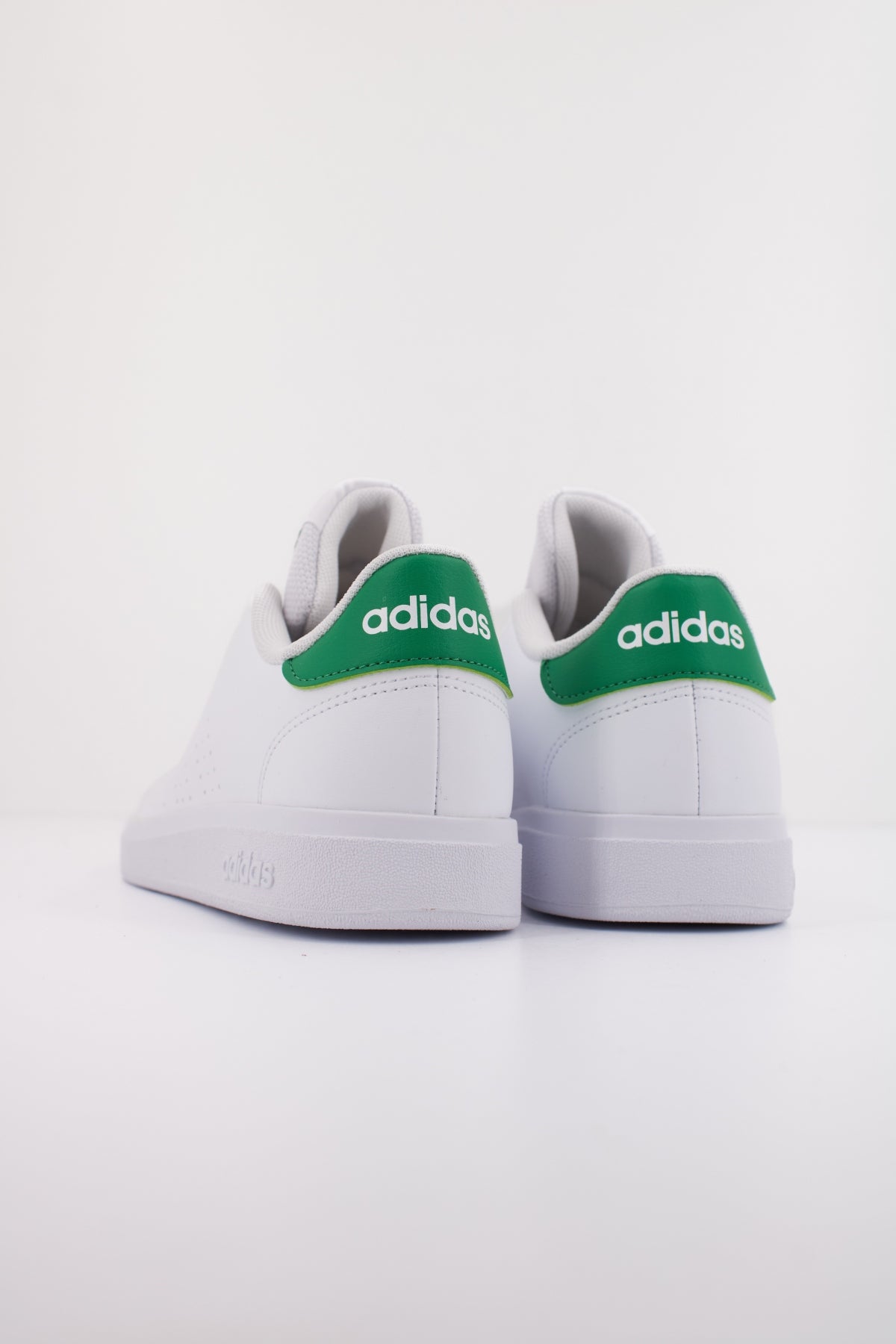 ADIDAS ADVANTAGE BASE . en color BLANCO (4)