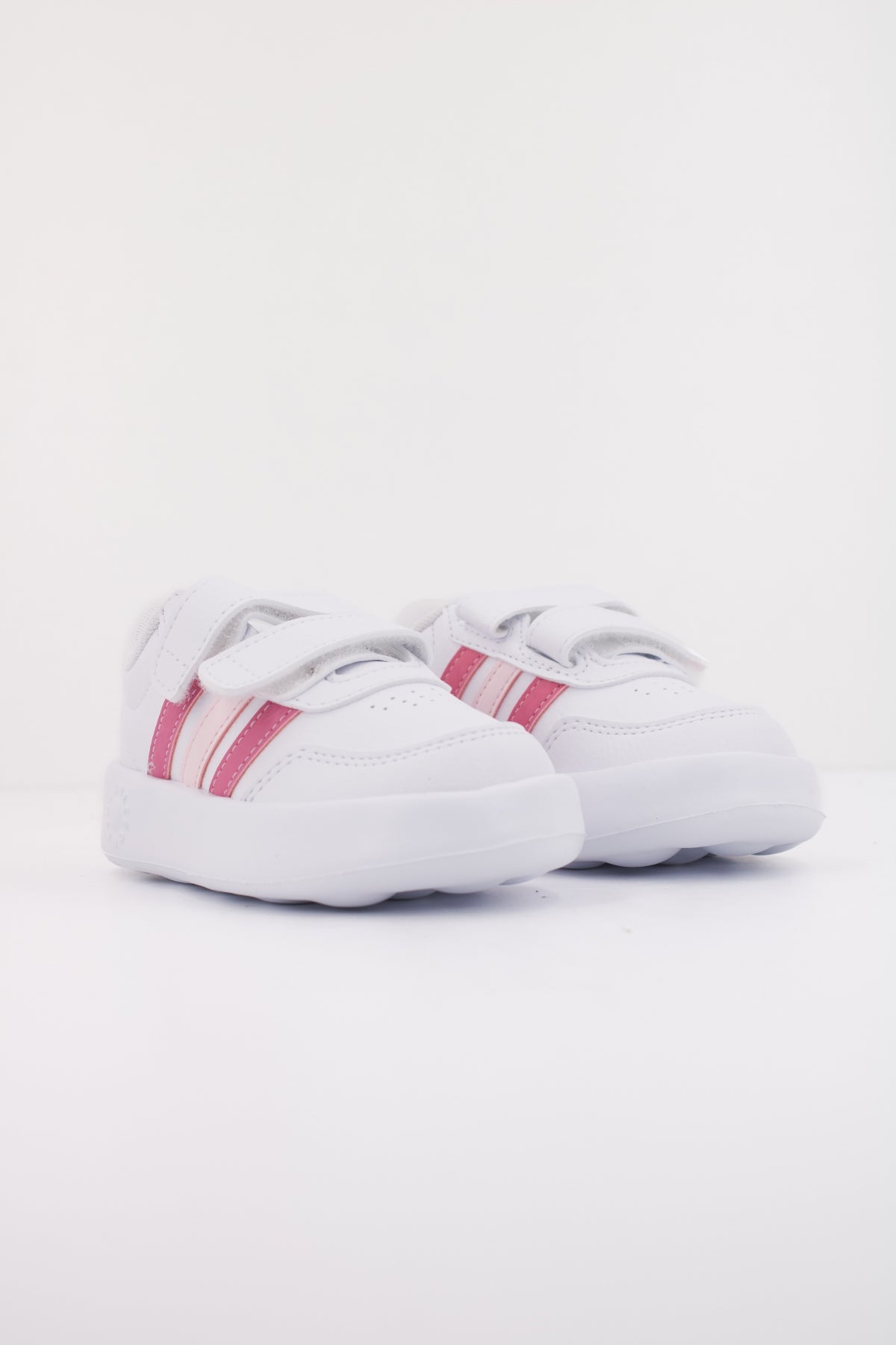 ADIDAS BREAKNET . CF I en color BLANCO (2)