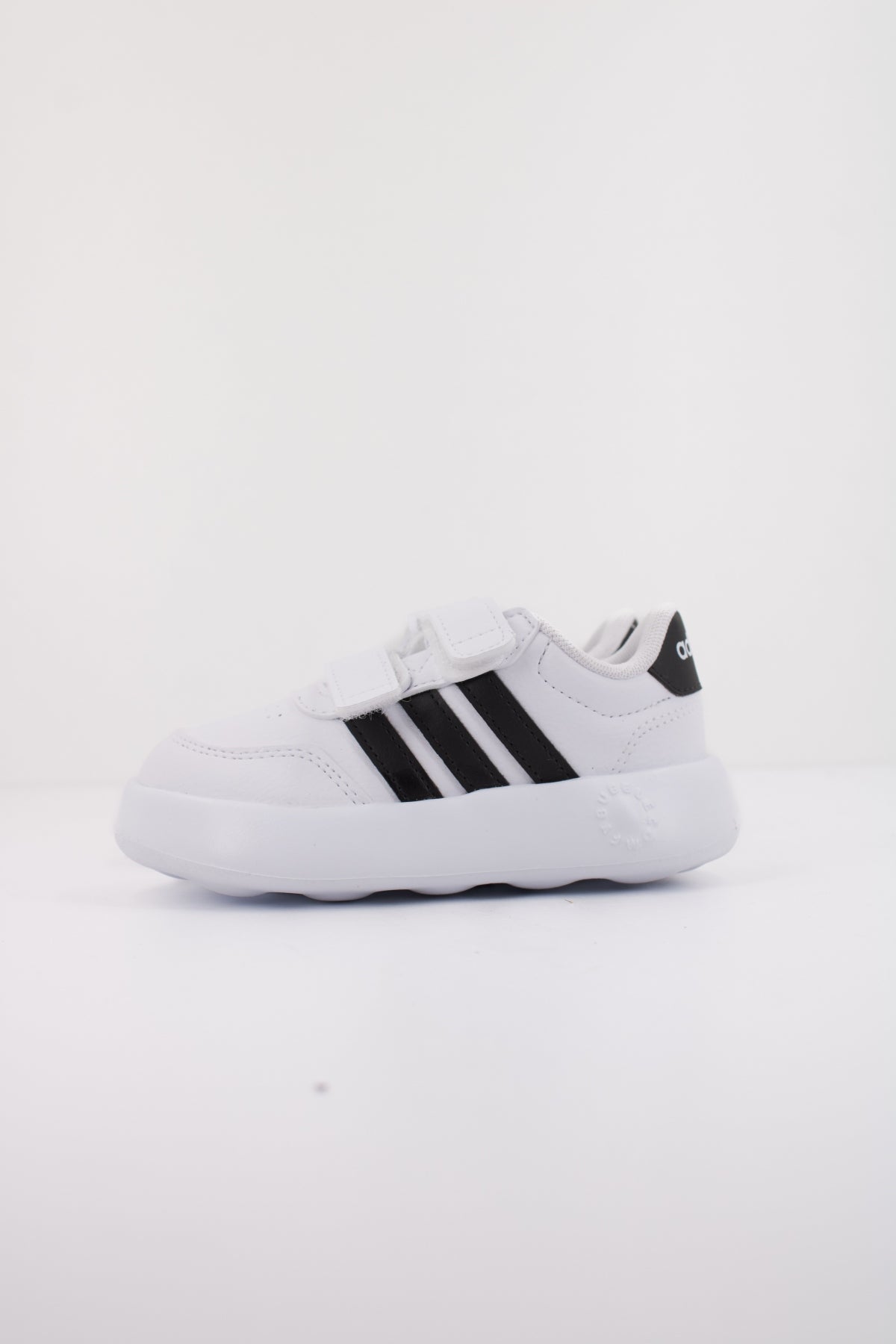 ADIDAS BREAKNET . CF I en color BLANCO (1)