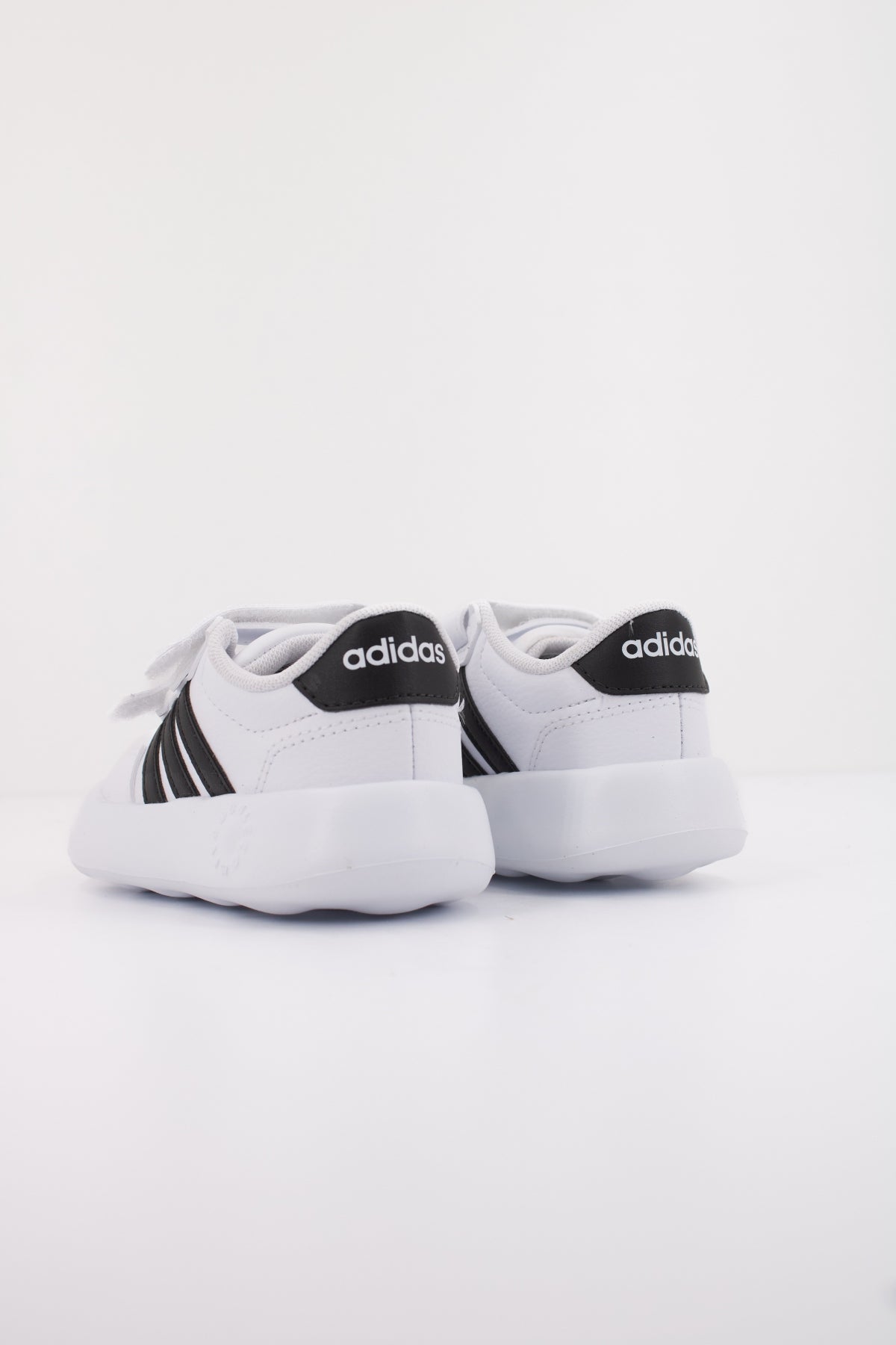 ADIDAS BREAKNET . CF I en color BLANCO (4)