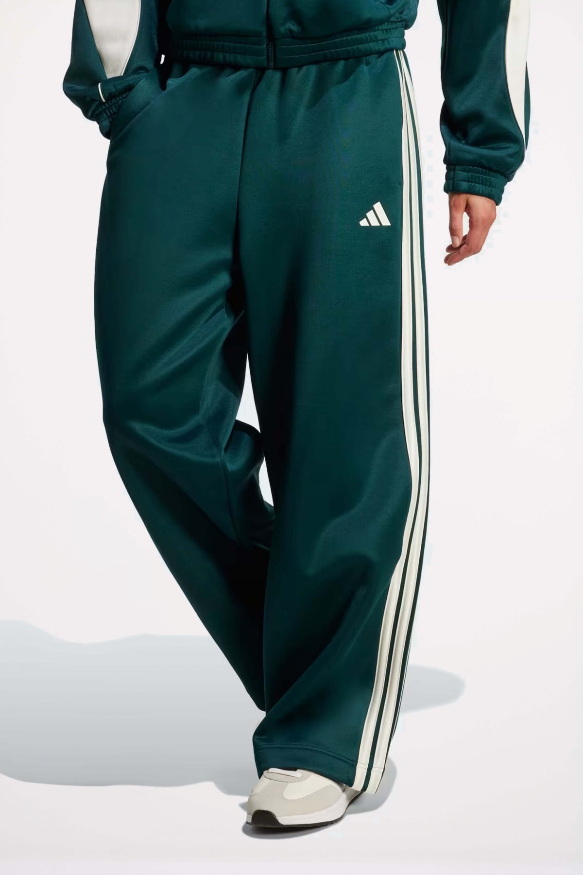 ADIDAS STADIUM -STRIPES TRACK PANTS en color VERDE (1)