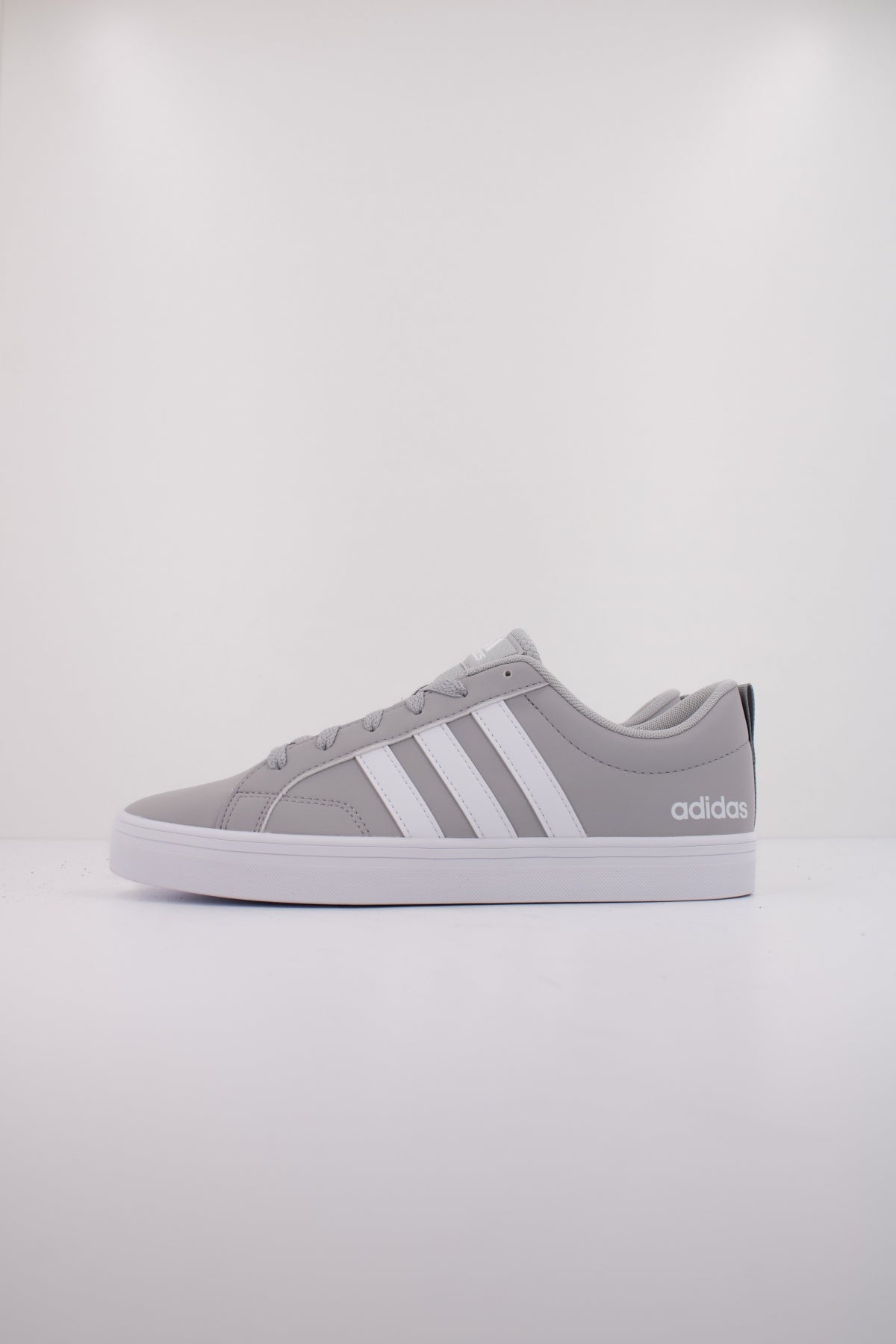 ADIDAS PACE . en color GRIS (1)