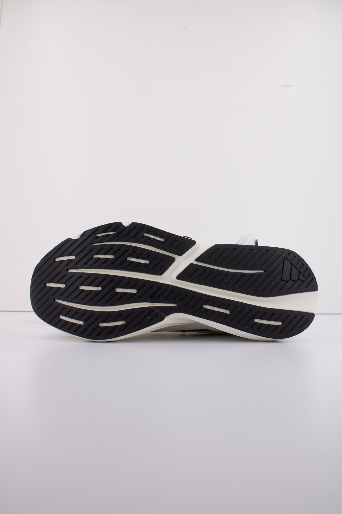 ADIDAS LIGHTBLAZE en color BEIS (5)
