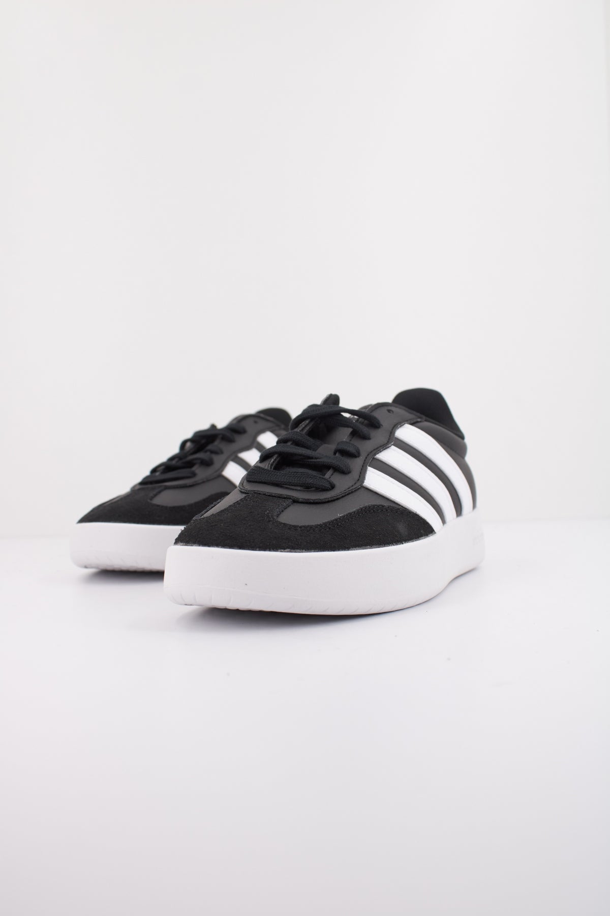 ADIDAS BARREDA en color NEGRO (2)