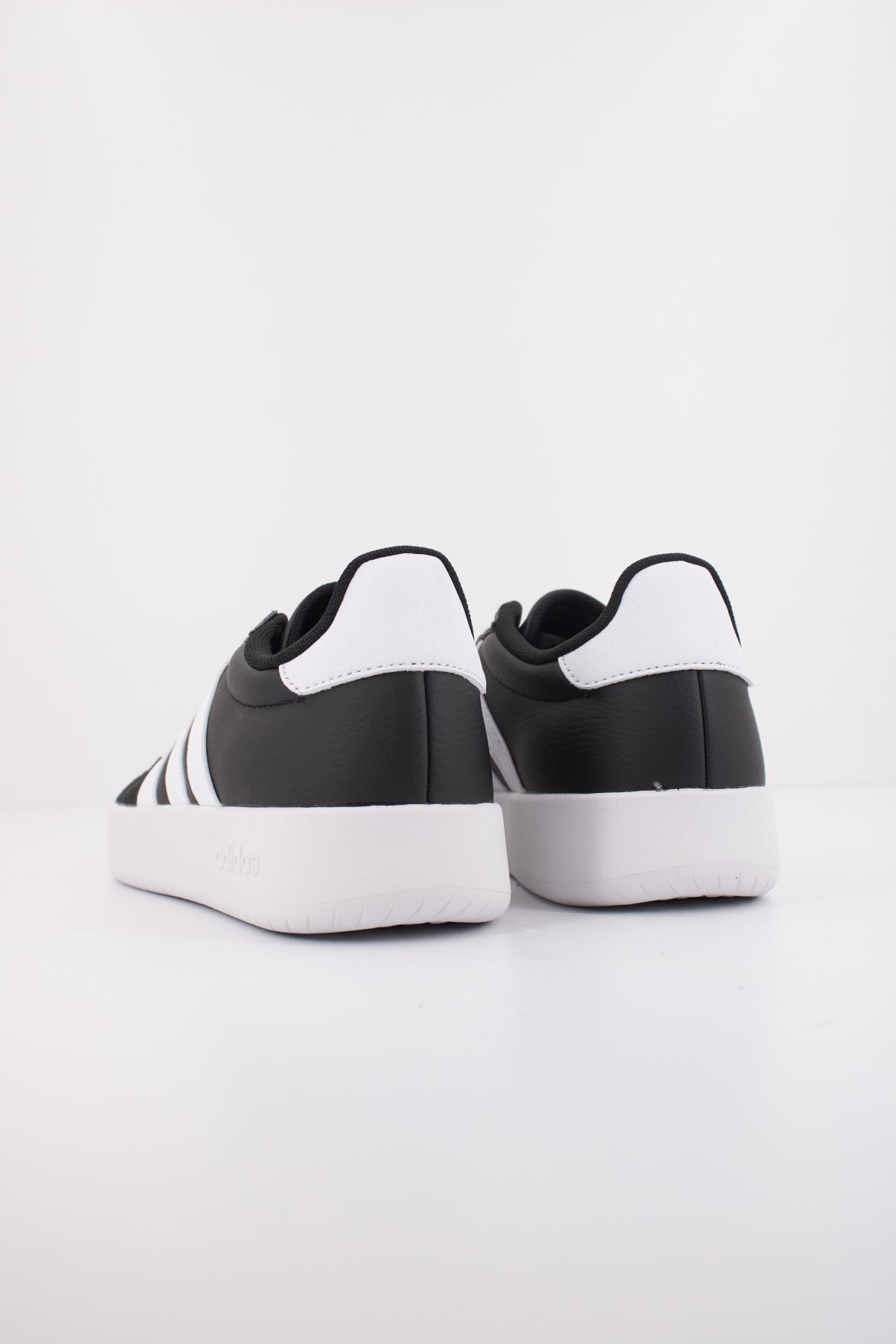 ADIDAS BARREDA en color NEGRO (4)