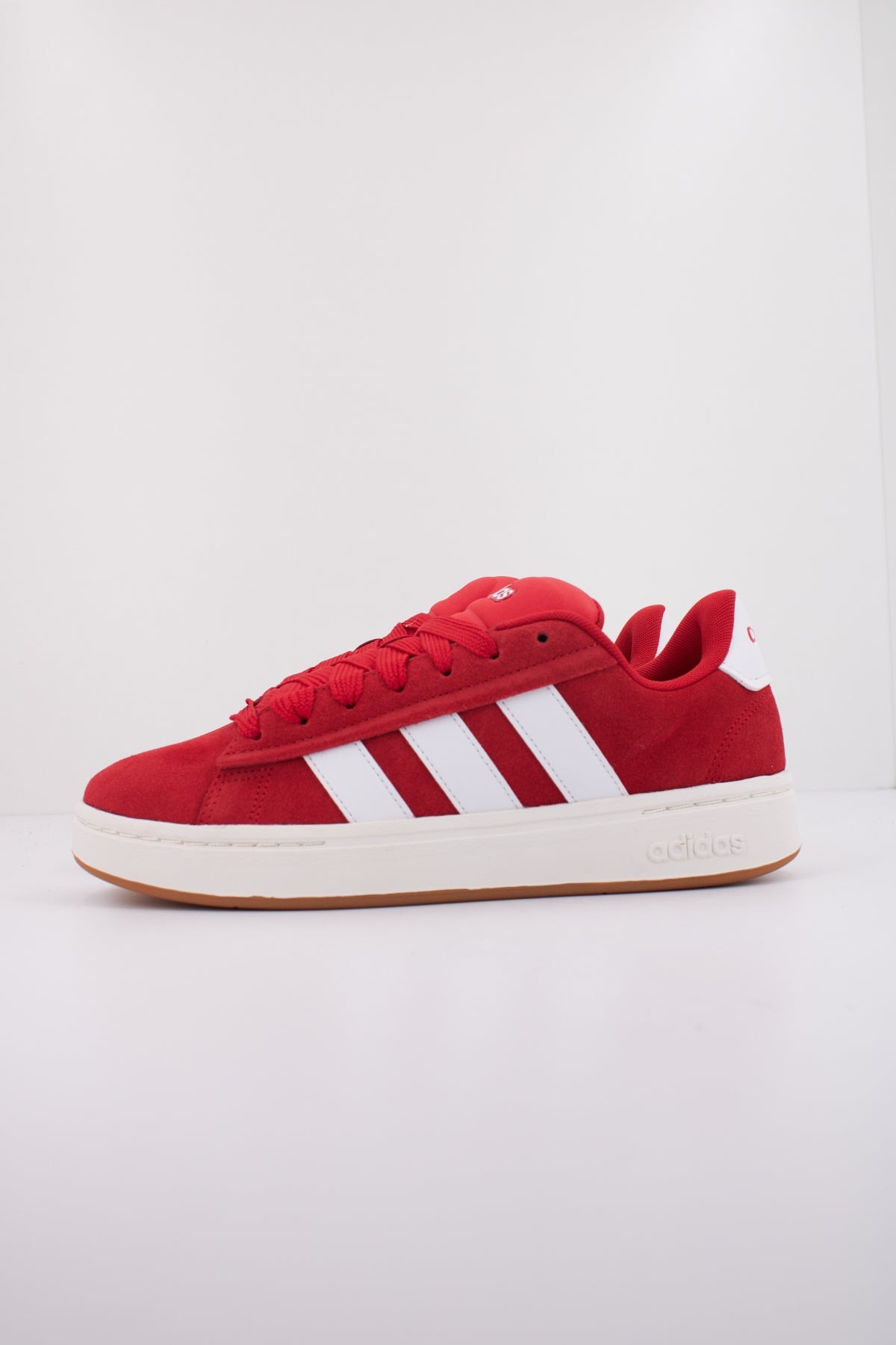ADIDAS COURT ALPHA en color ROJO (1)