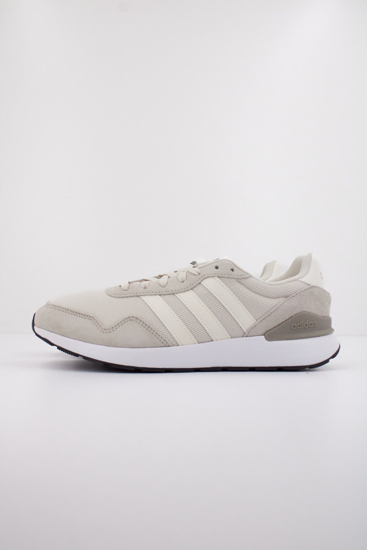 ADIDAS RUN s . en color BEIS (1)