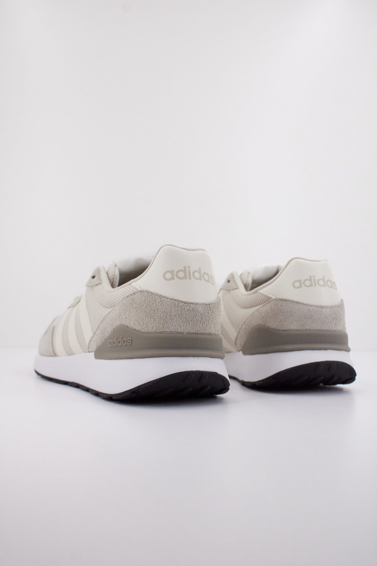ADIDAS RUN s . en color BEIS (4)