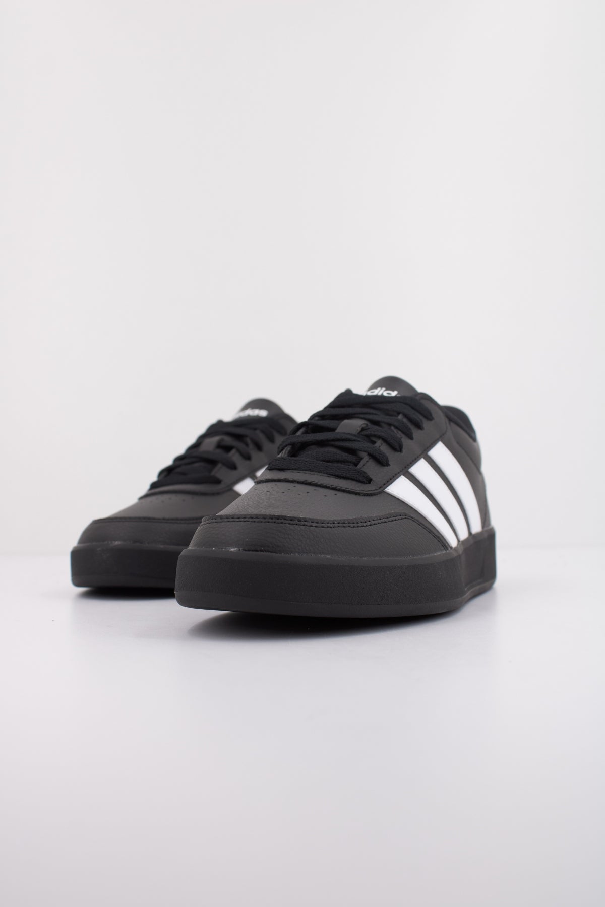 ADIDAS BREAKNET . en color NEGRO (2)