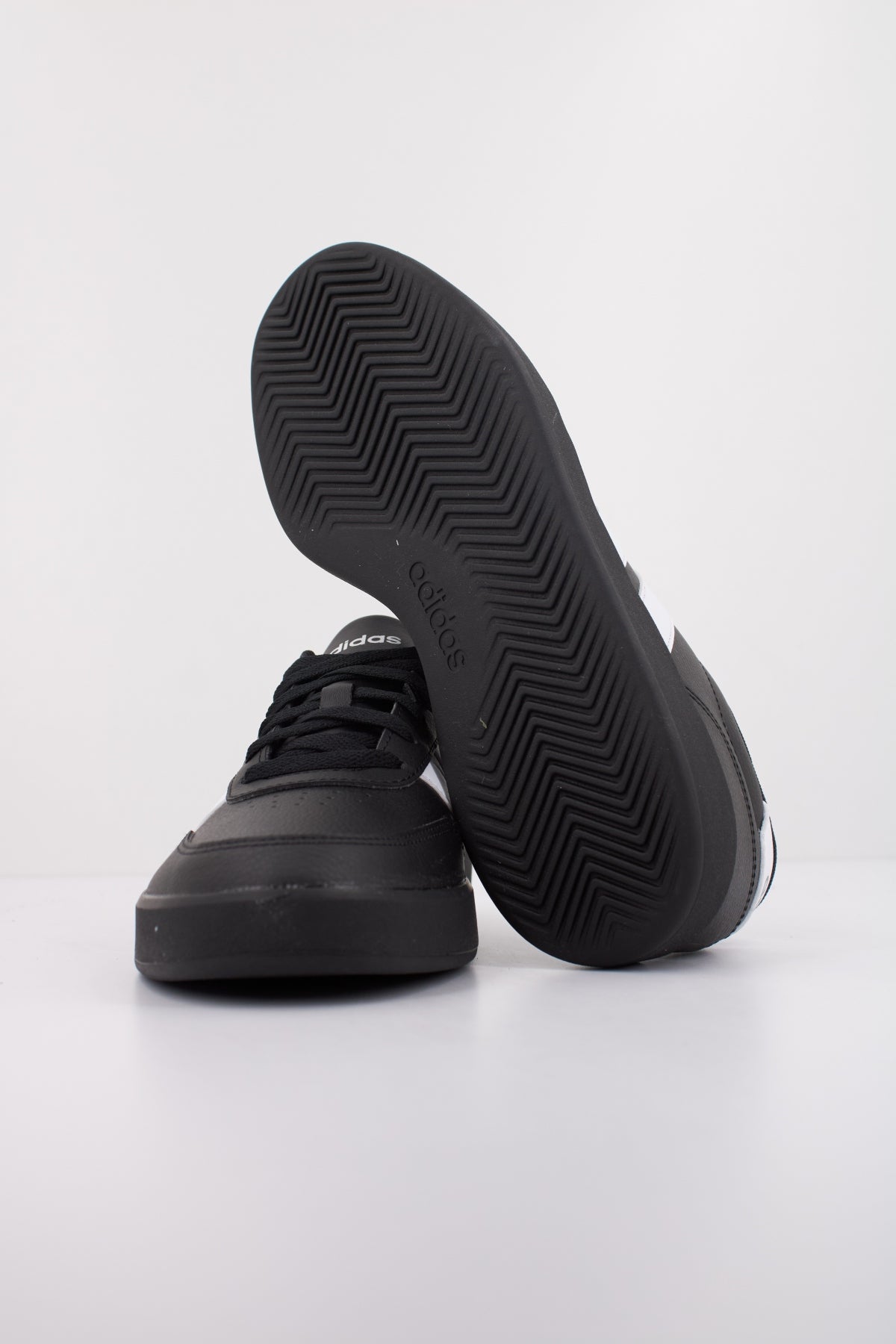 ADIDAS BREAKNET . en color NEGRO (5)