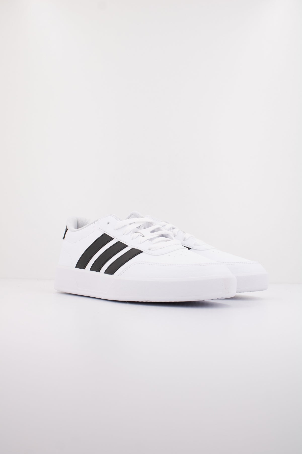 ADIDAS BREAKNET . en color BLANCO (2)